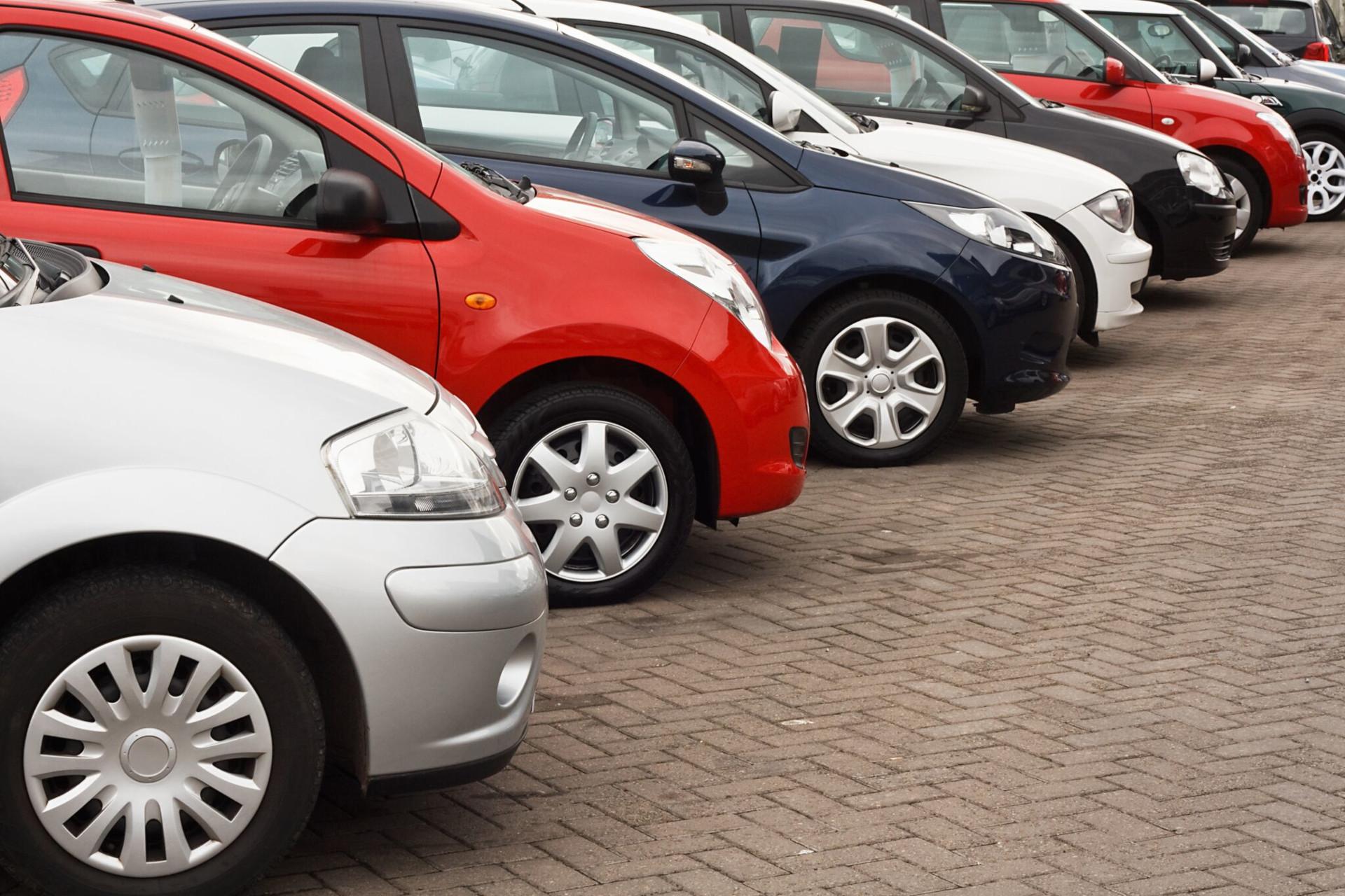 Millions of motorists turning to smartphones while at dealerships – comparing and finding best used car deals