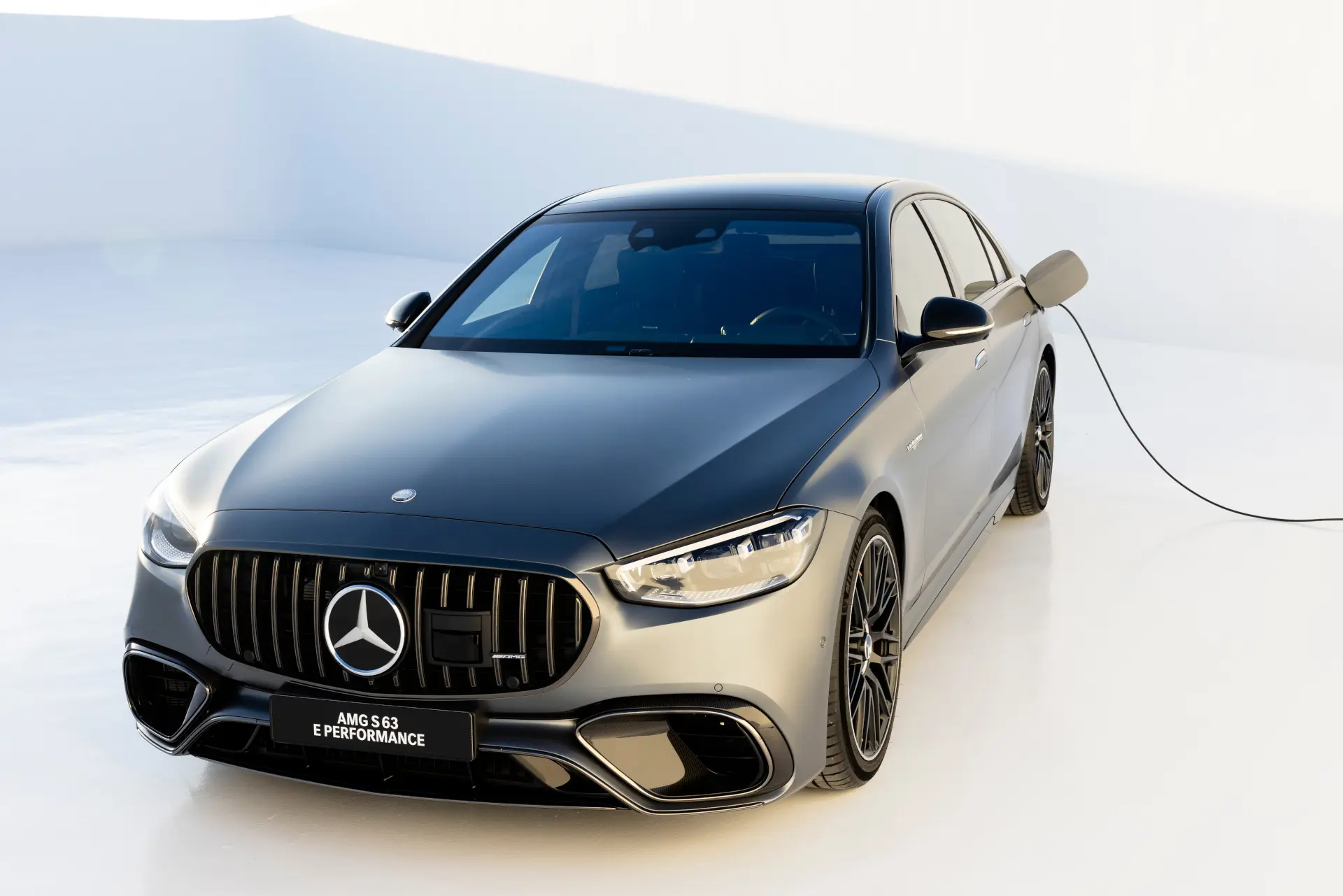 Perfect synthesis of comfort and dynamism with E PERFORMANCE – The S ...