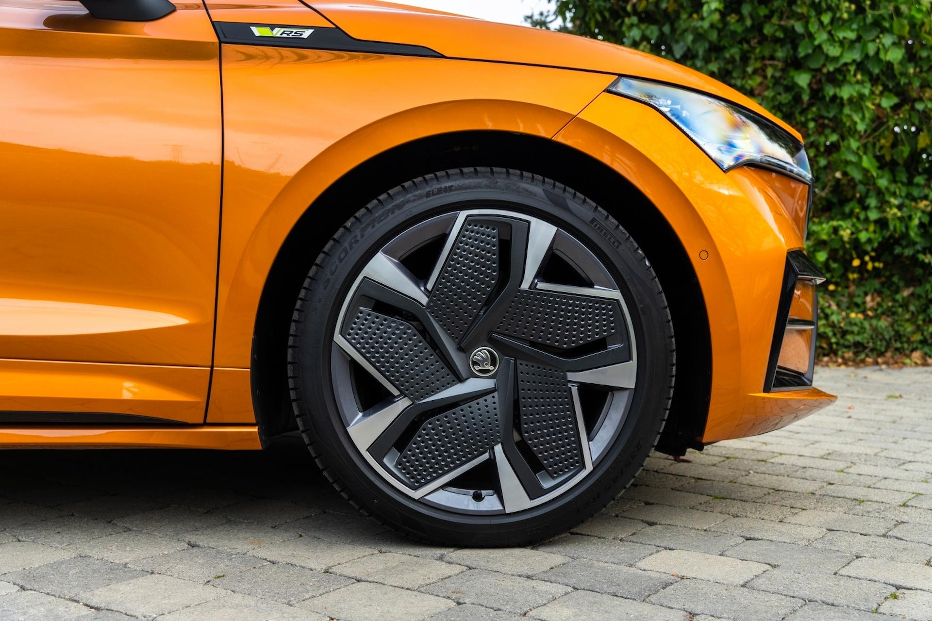 Škoda system warns of potential potholes