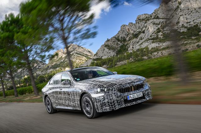 BMW i5 dynamic summer testing
