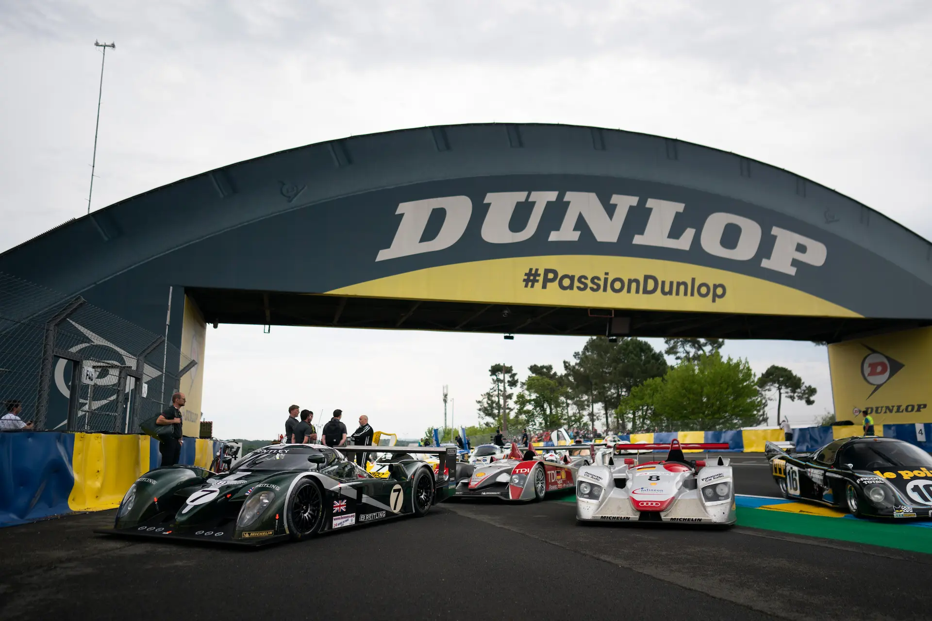Bentley Works Race Cars At Le Mans Racing