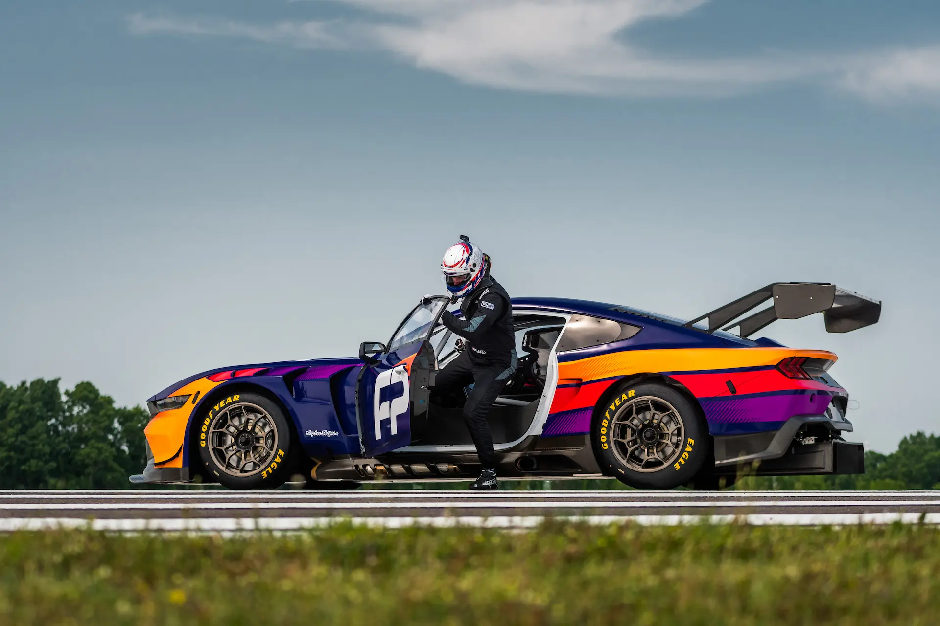 Ford Formally Unveils Mustang Gt3 At Le Mans Side View