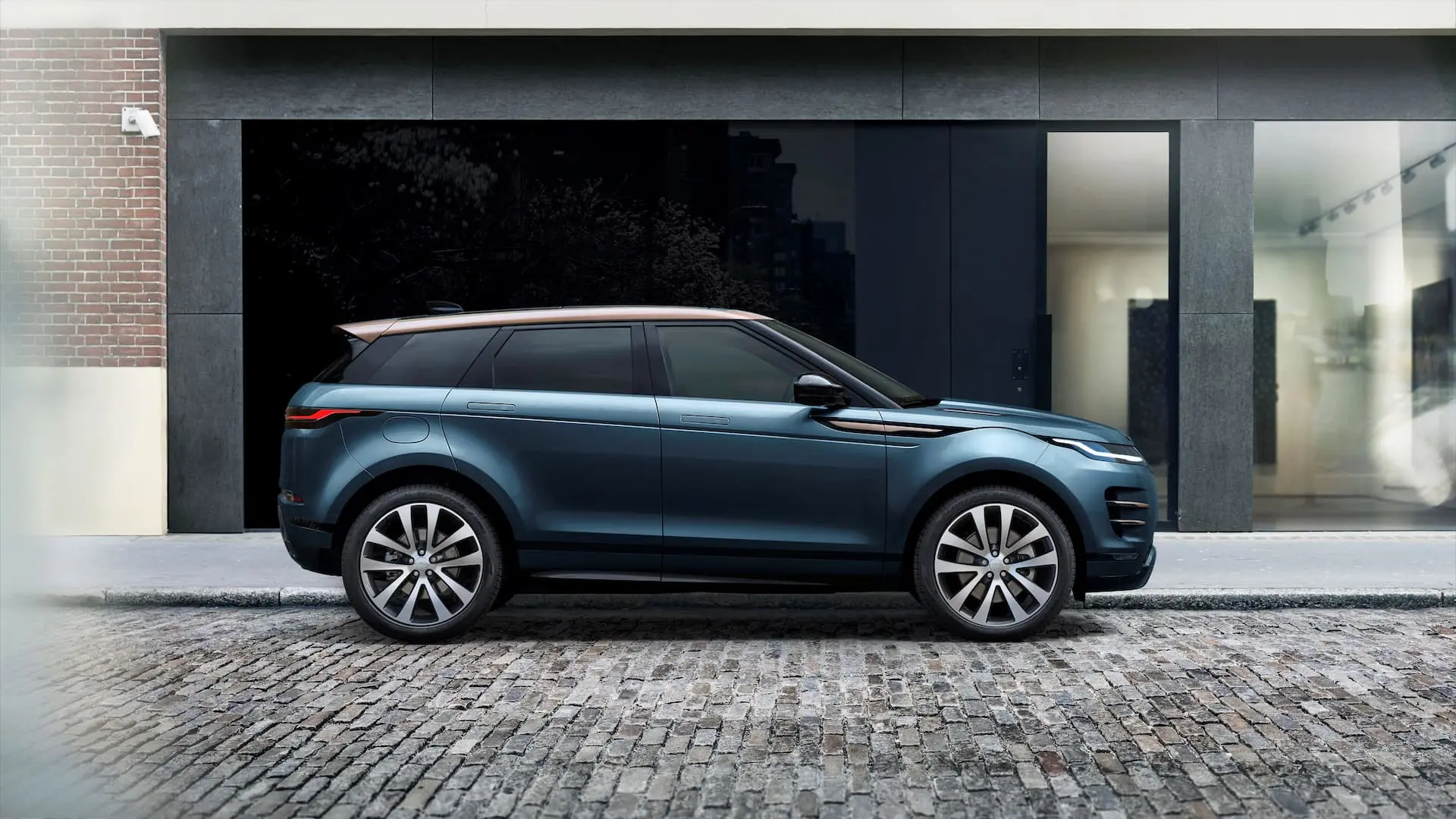 Range Rover Evoque Side View