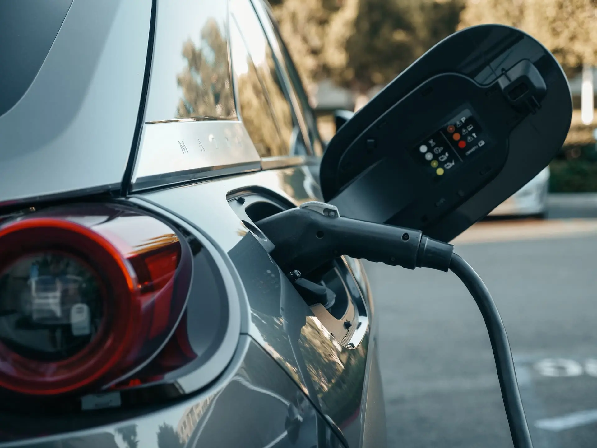 Rightcharge Partners With Green Flag 1