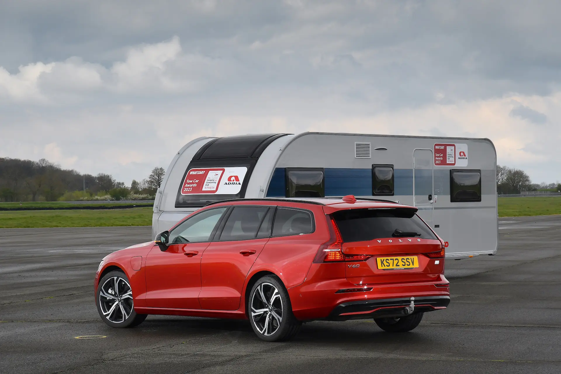 Volvo Cars Honoured With Two Top Towing Awards Side View