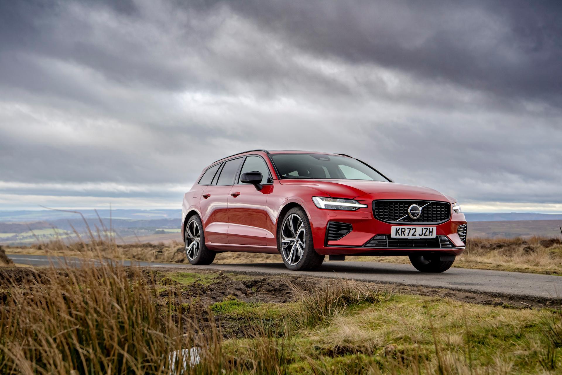Volvo Cars honoured with two top towing awards