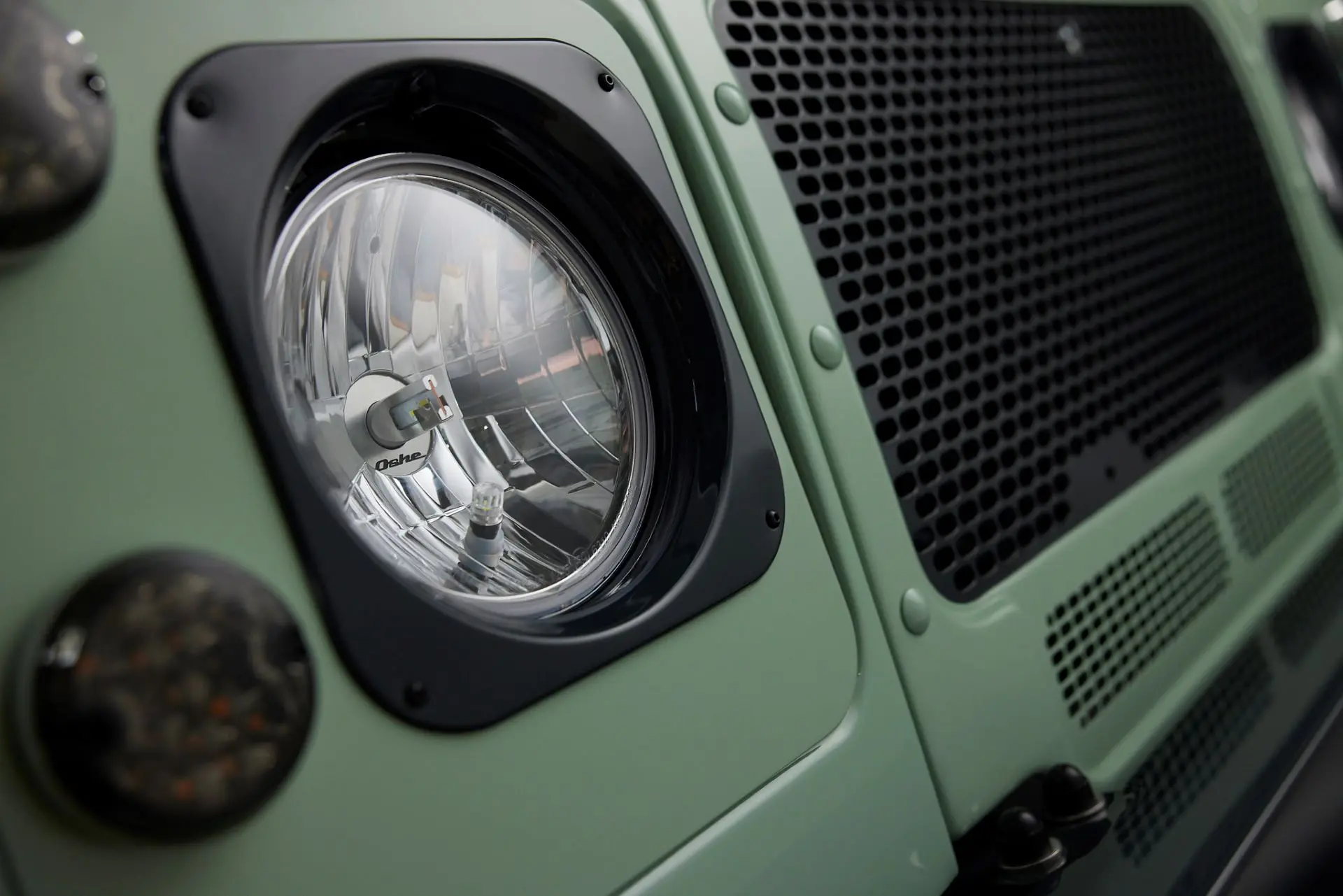 Oshe Automotive Unveils Classically Re Imagined Land Rover Adventure 1