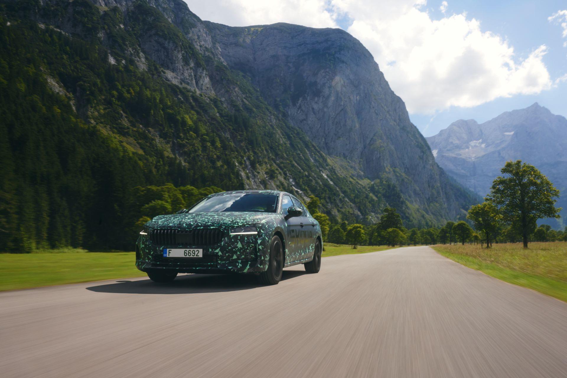 The fourth generation of the Škoda Superb will once again offer a hatchback