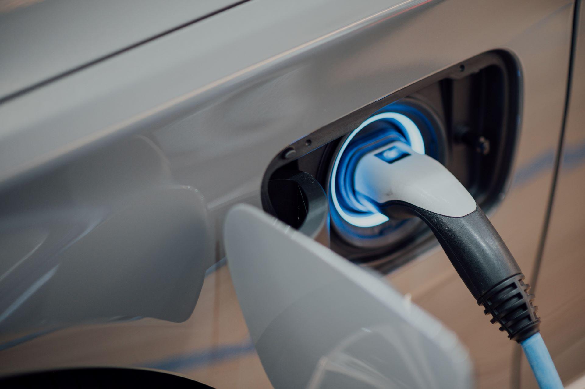 Shaping the future of Fleet management: Rightcharge unveils cutting-edge electric fuel card for seamless EV charging