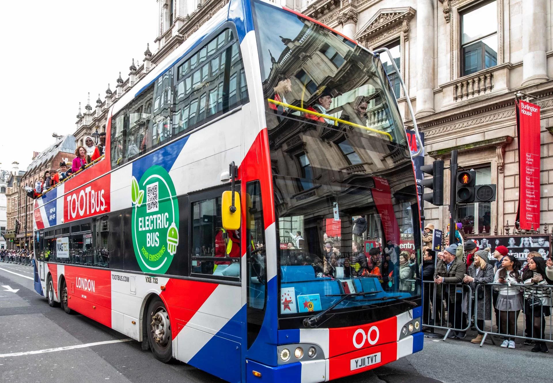Tootbus, the world’s greenest sightseeing bus company, partners with VEV to manage EV bus fleet