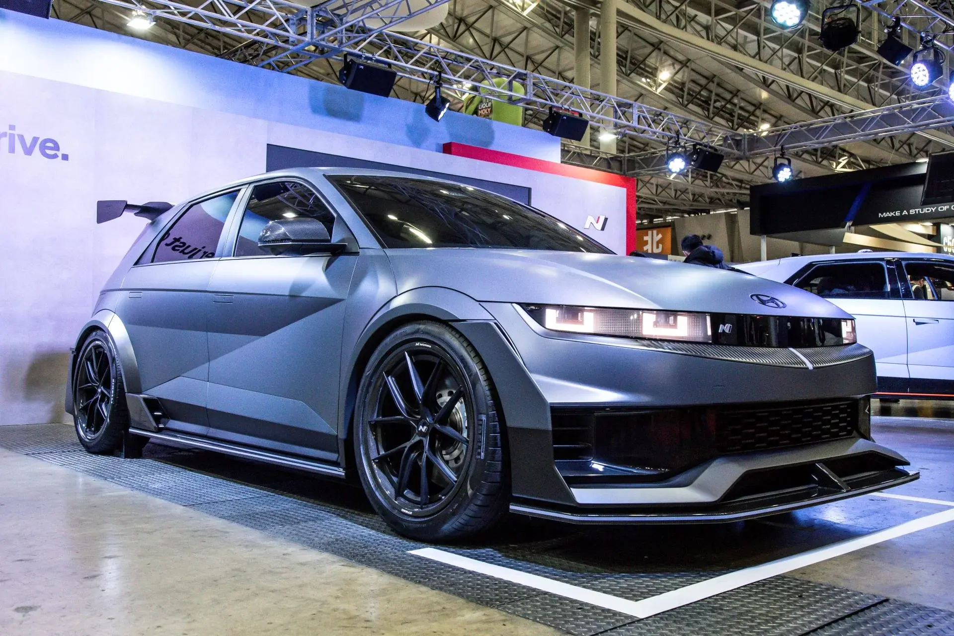 Dymag, Hankuk Carbon and Hyundai showcase all-new lightweight carbon hybrid wheel on IONIQ 5 N NPX1 Concept