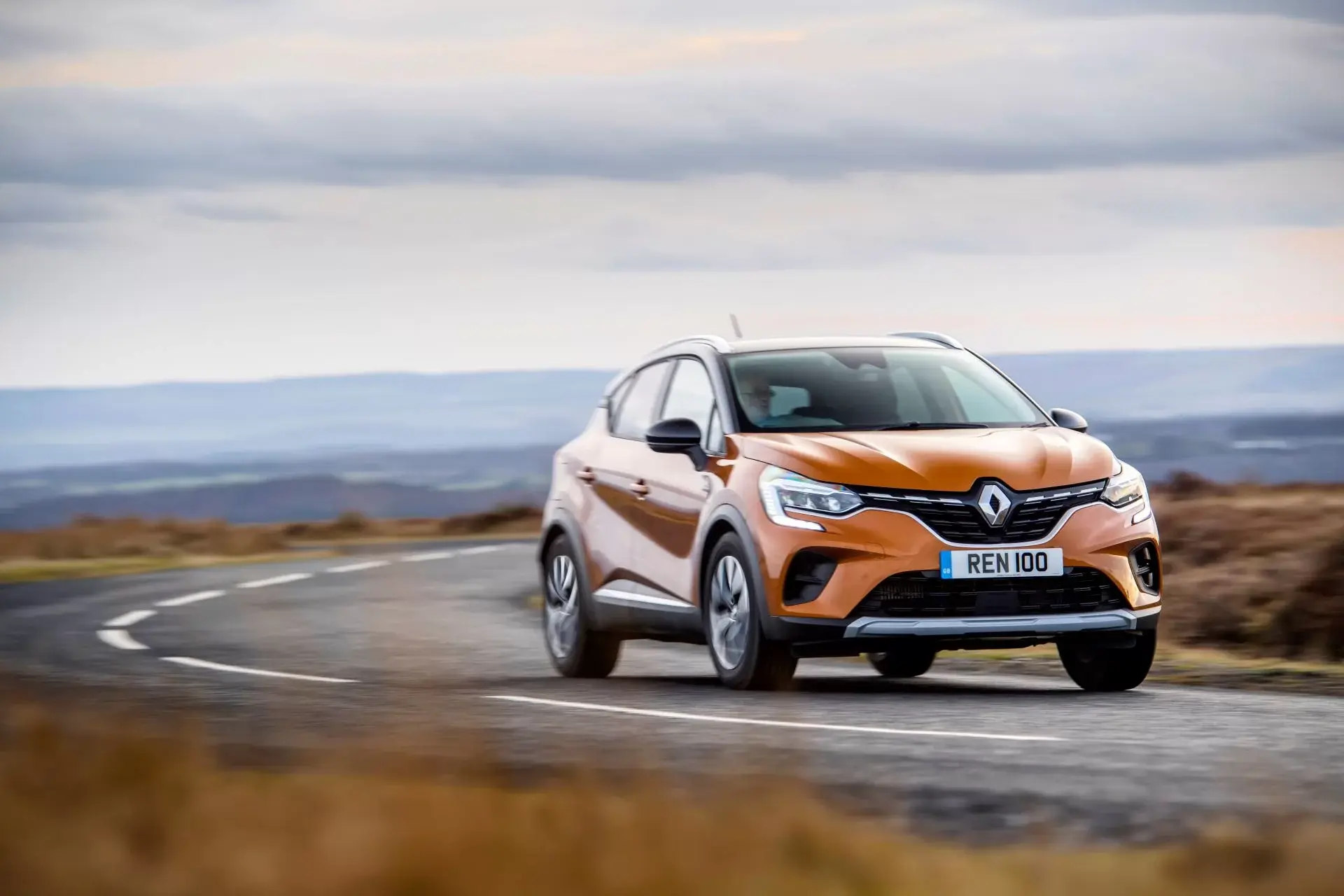 Equal deposit and monthly payments make Renault Clio and Captur offers a perfect match for 24-plate car buyers