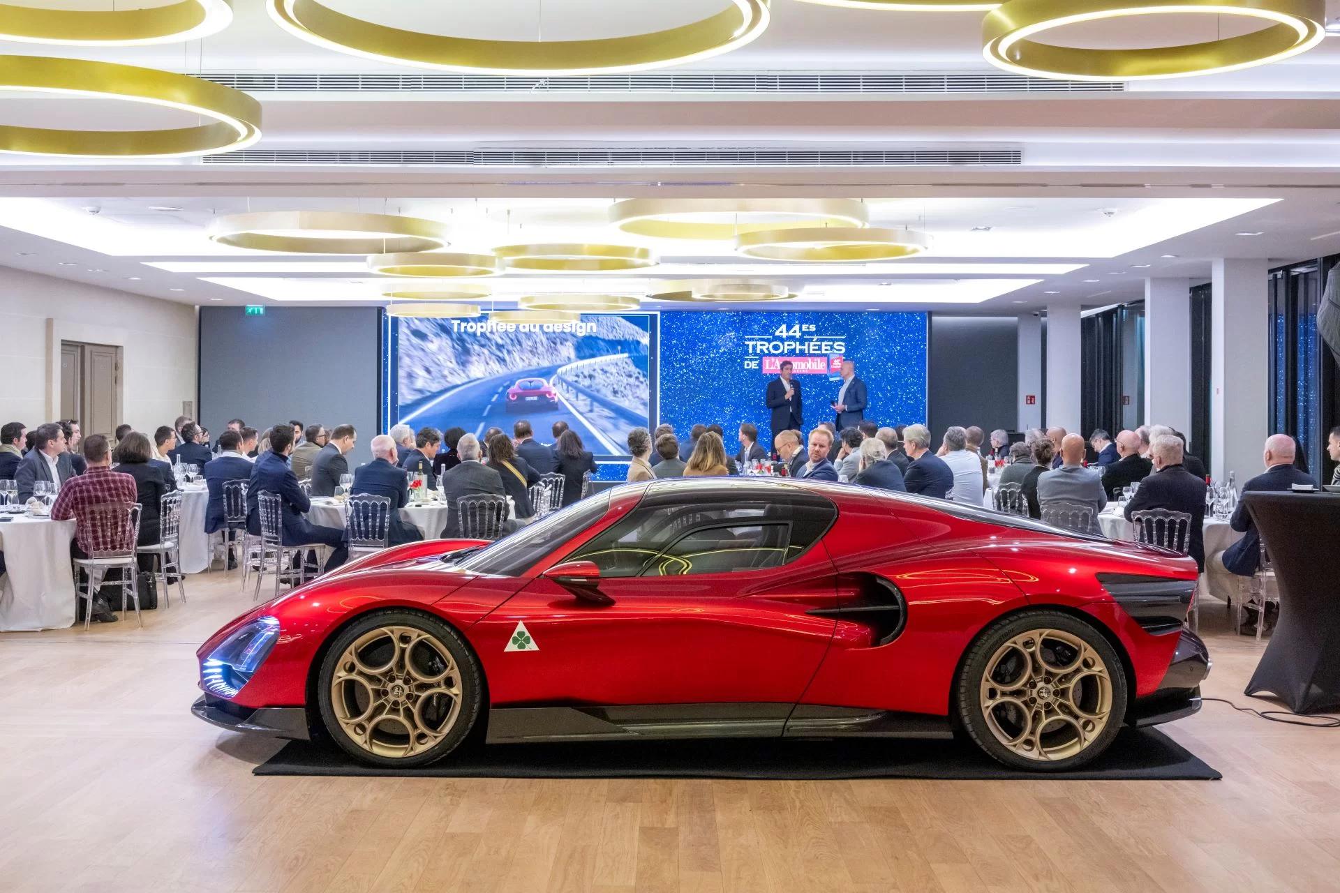 The Alfa Romeo 33 Stradale wins the Design Trophy awarded by L’Automobile Magazine