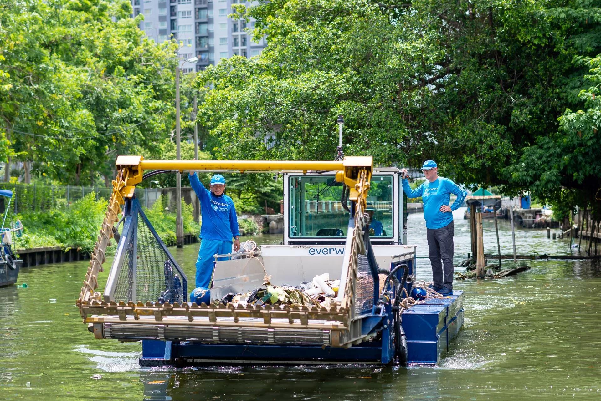 Bentley Environmental Foundation joins clean-up mission including innovative educational project in Thailand
