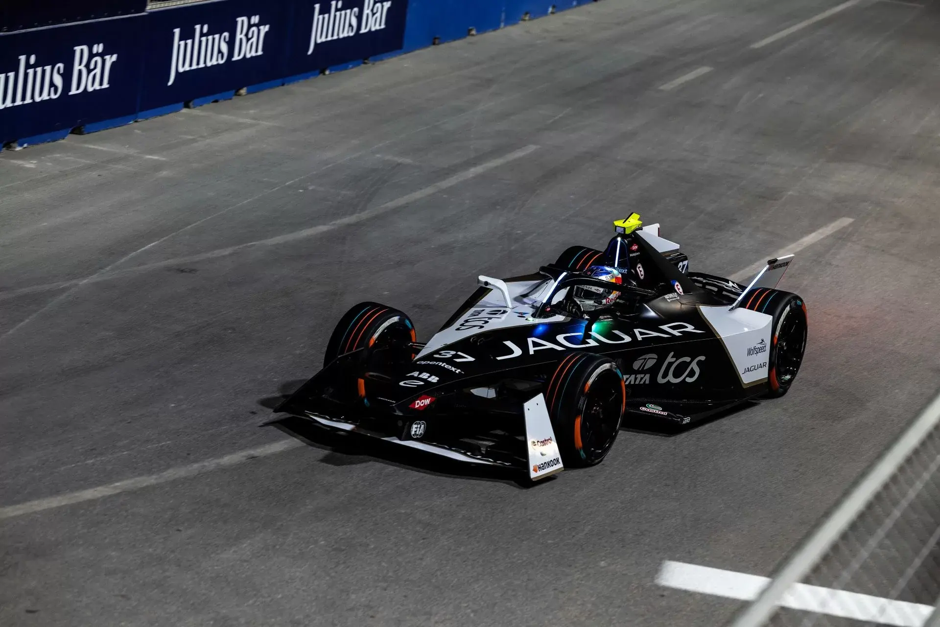 Race to Glory: Jaguar TCS Racing Aims for Championship Win in London