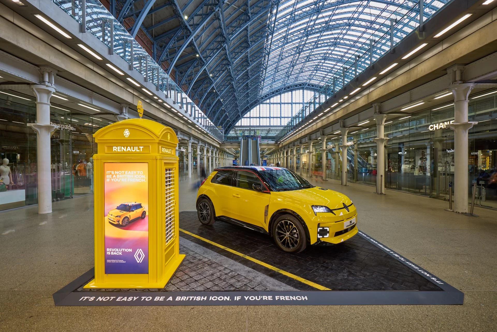 Renault 5 E-Tech 100% Electric Lights Up St. Pancras with a Parisian Twist