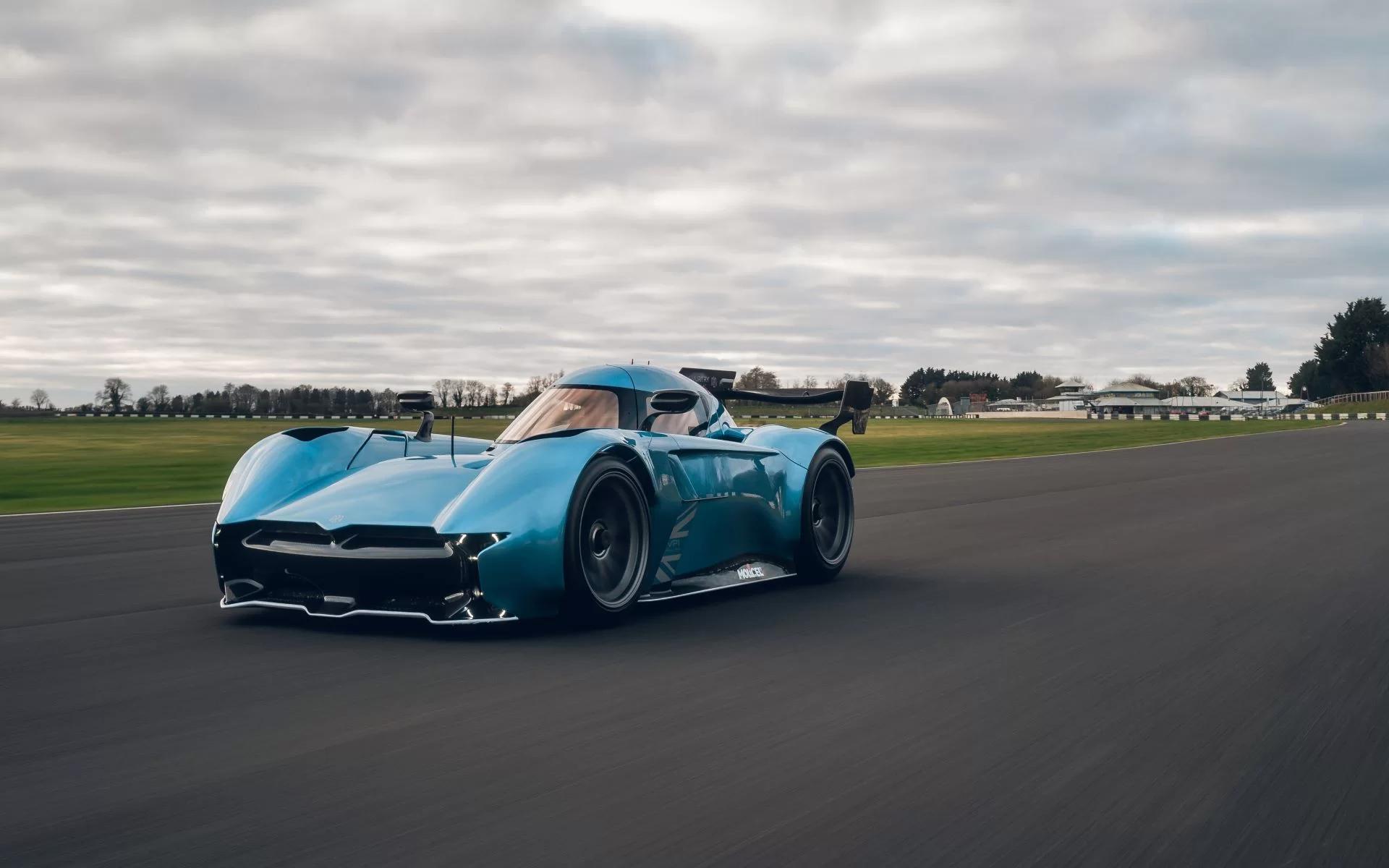 McMurtry Spéirling PURE: Shattering Records at Castle Combe Circuit