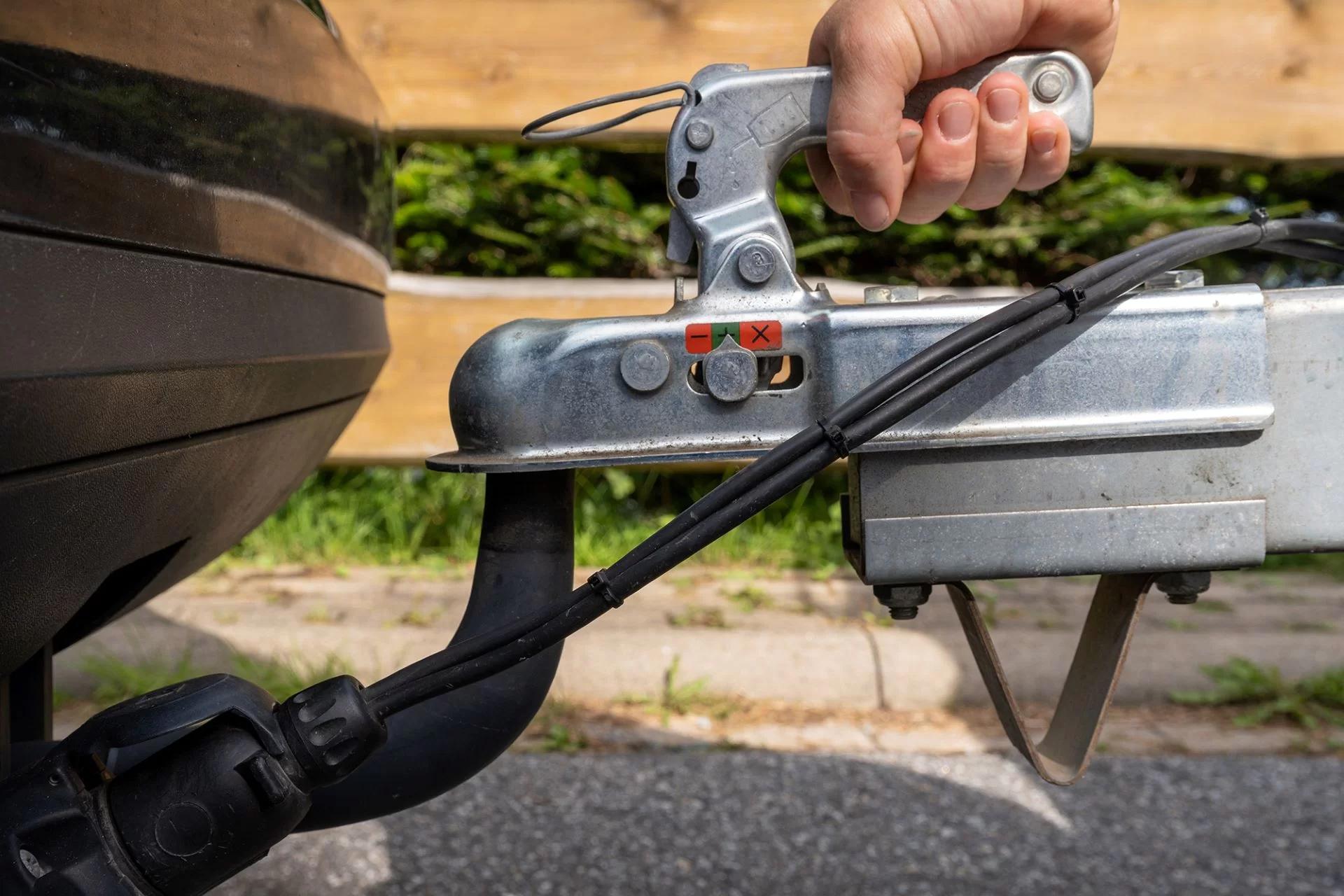 “The Ultimate Guide to Safe Towing: GEM’s Expert Advice for Summer