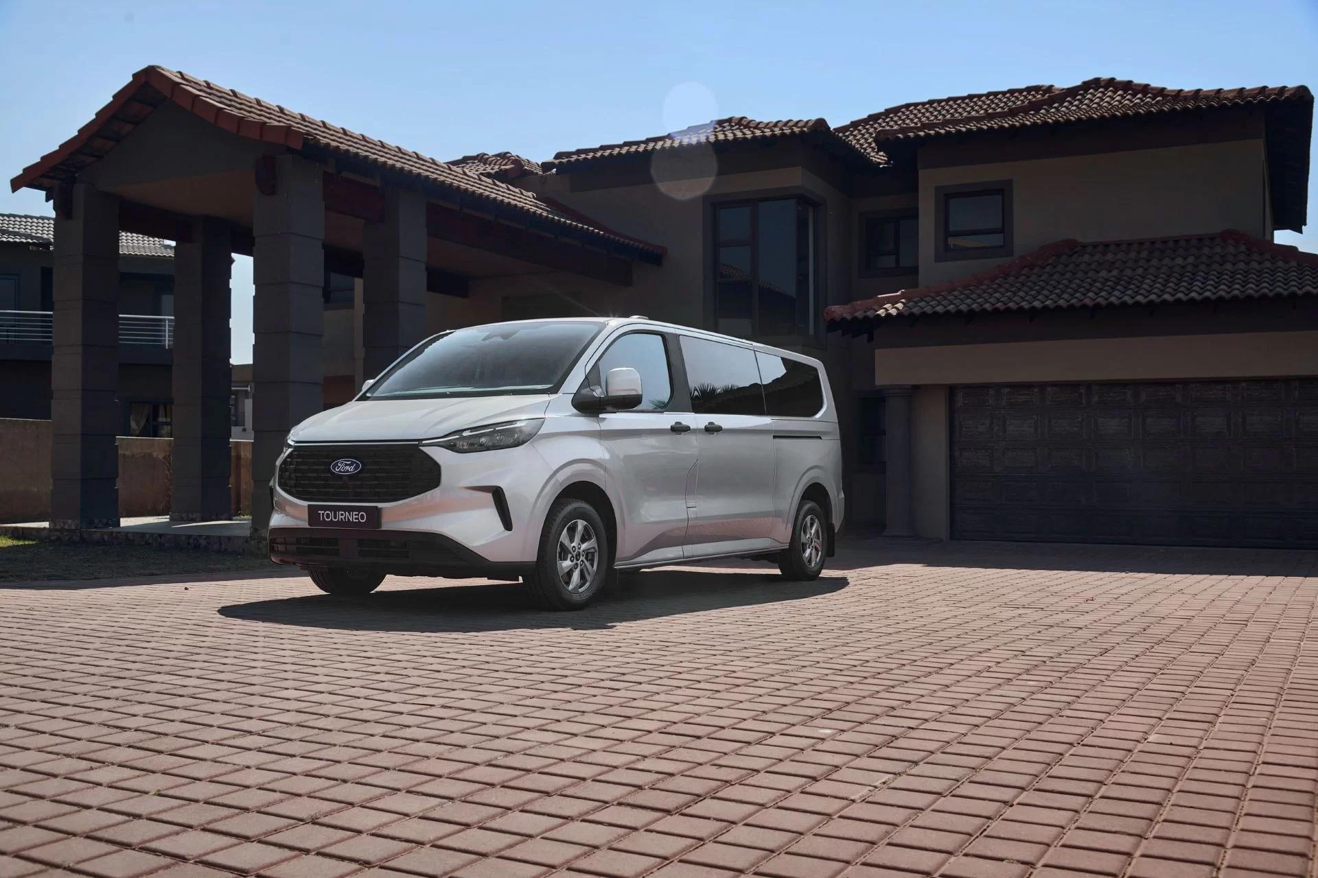 Ford Tourneo Debuts with Advanced Tech and Enhanced Comfort for Eight