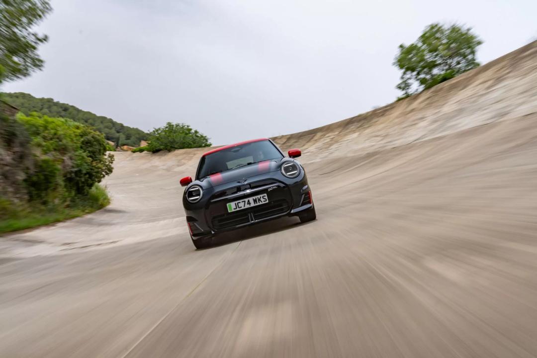 Modess Mini 4 MINI Unveils First Fully Electric John Cooper Works Models at Paris ...