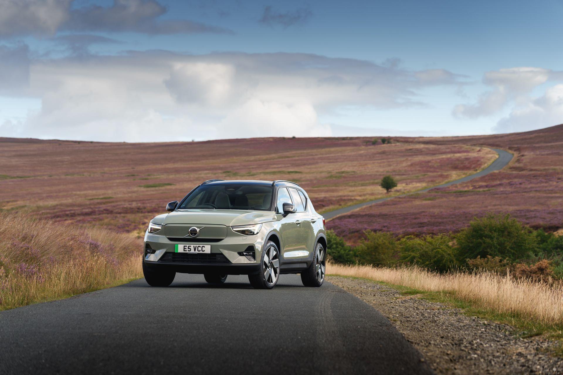 Volvo EX40 Named Mid-Sized SUV of the Year at Prestigious News UK Motor Awards
