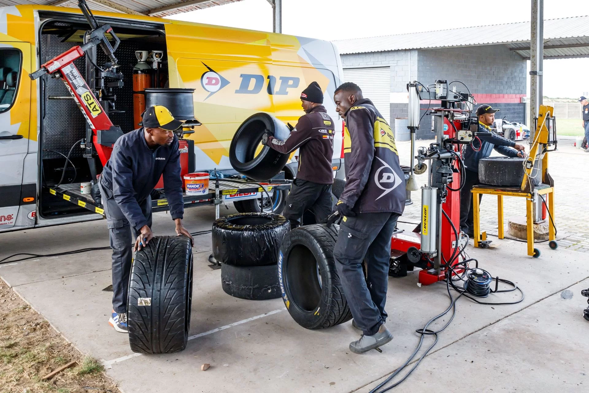 Dunlop and ATS Motorsport Extend Partnership with SAES Through 2026