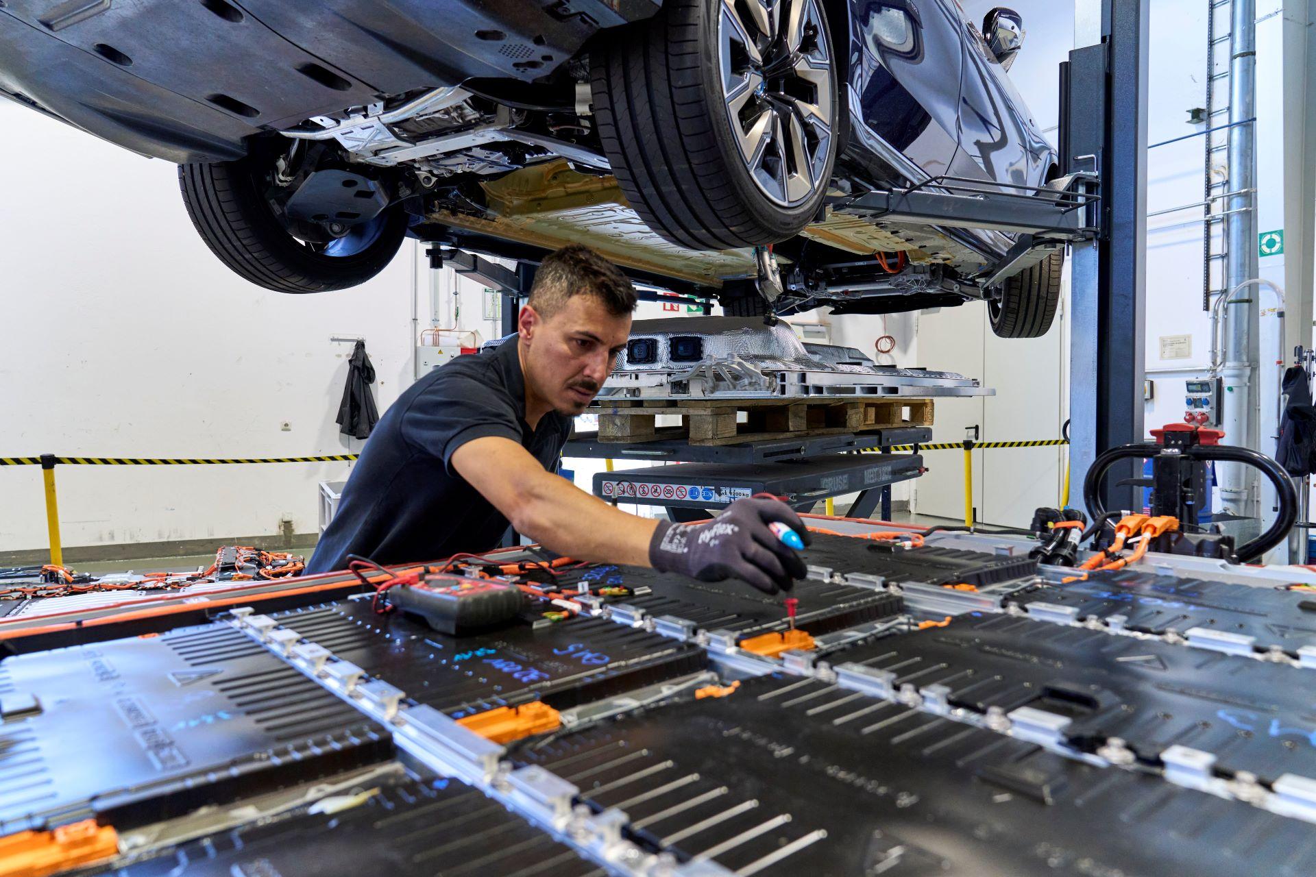BMW Group Strengthens Commitment to Circular Economy with SK tes Partnership