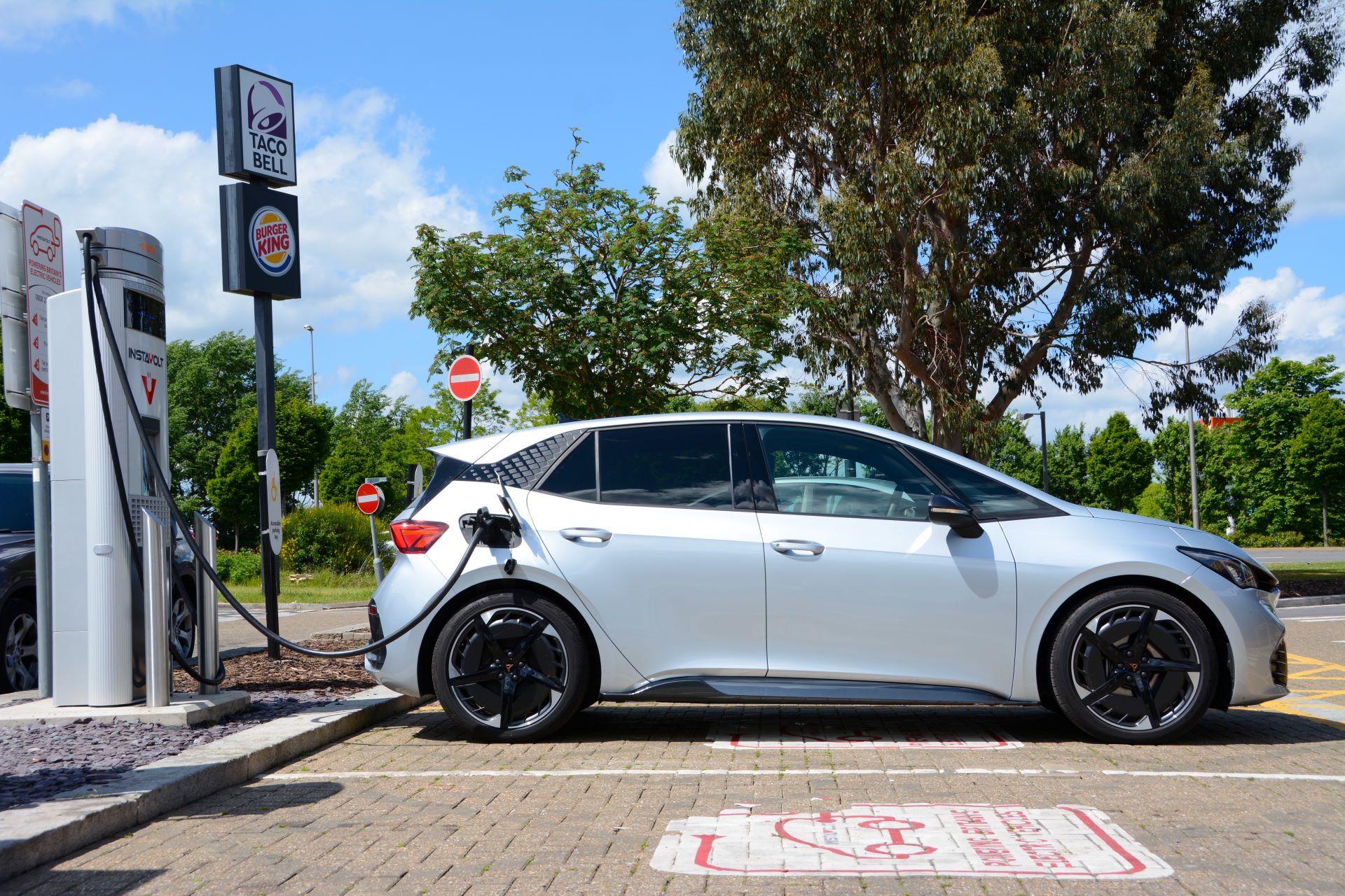 Electric Car Sales in the UK Forecasted to Reach 440,000 in 2025, Falling Short of ZEV Mandate Targets