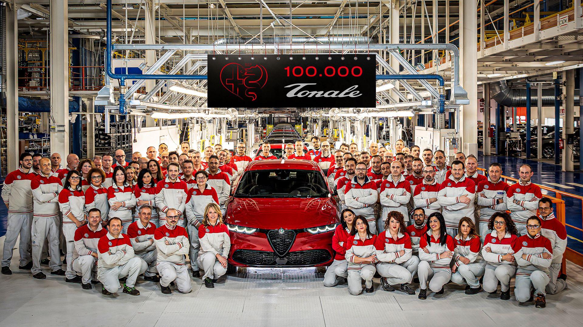 Alfa Romeo Tonale Surpasses 100,000 Units: A Global Triumph of Italian Design and Electrified Sportiness