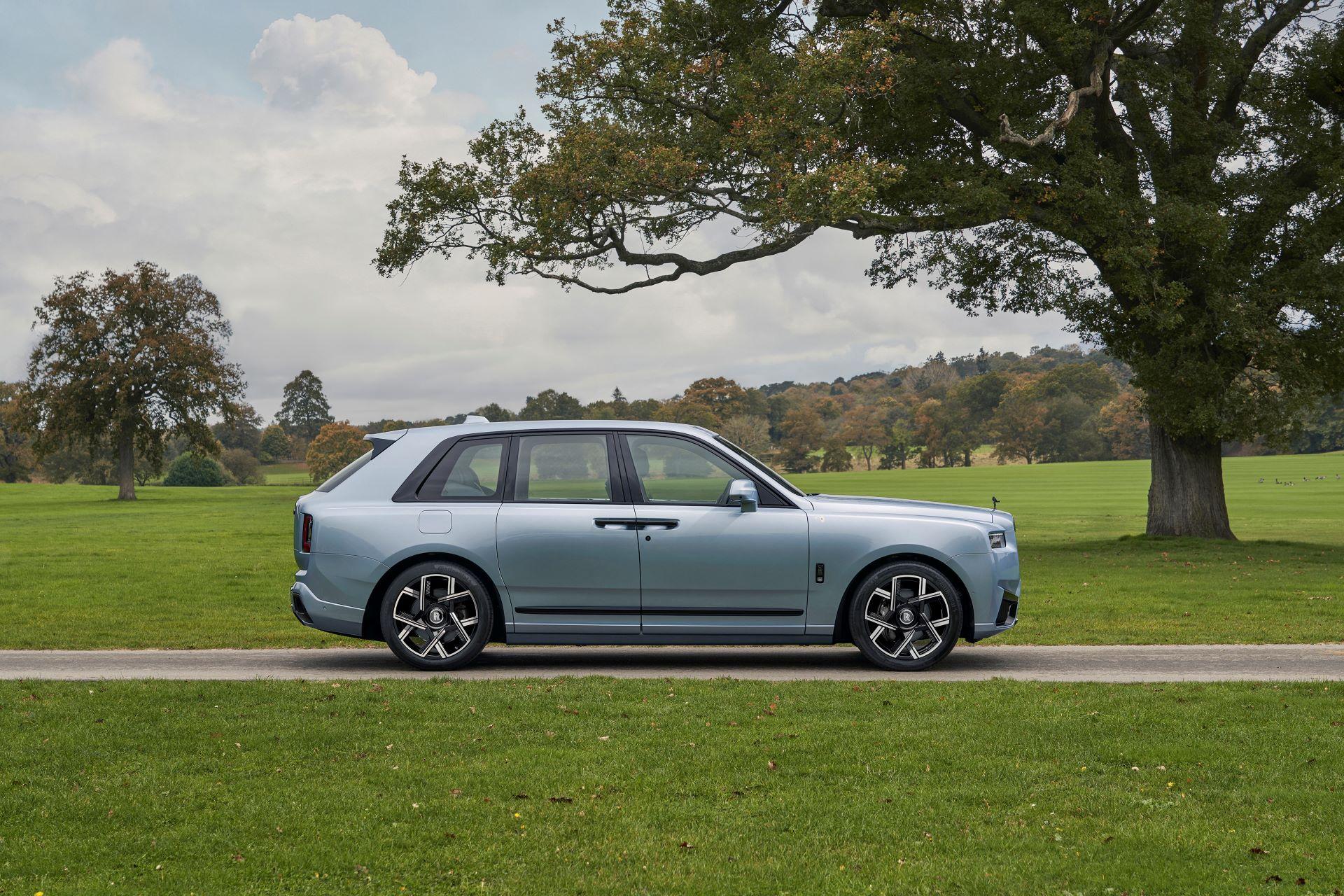 Blooming Brilliance: Rolls-Royce Unveils the One-of-One Black Badge Cullinan Daisy