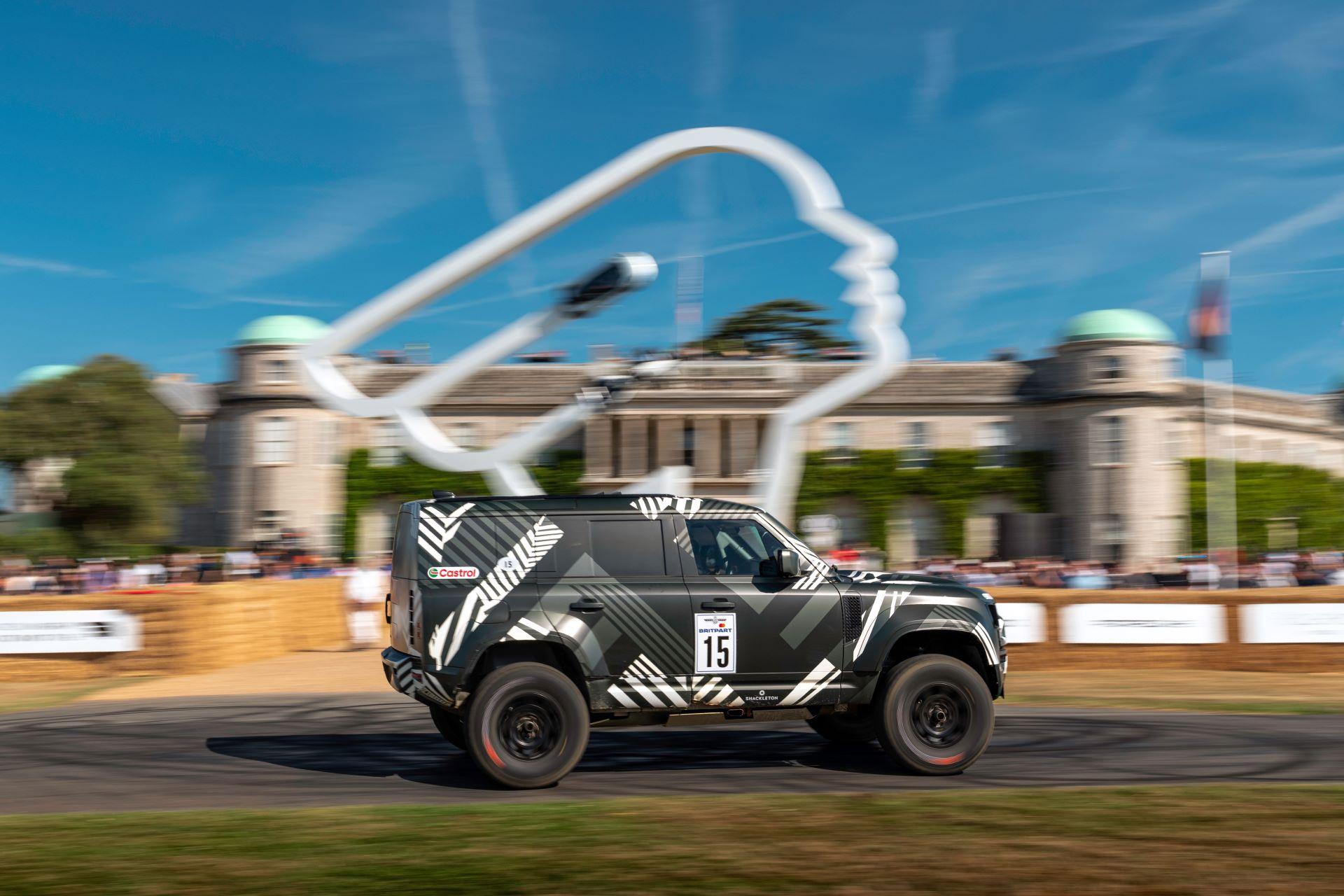 Defender Dakar D7X-R Storms Goodwood in Spectacular Public Debut Ahead of 2026 Dakar Entry
