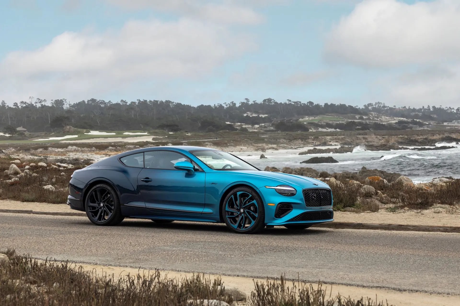 Bentley Unveils ‘Ombre by Mulliner’ – A Handcrafted Masterpiece in Paint