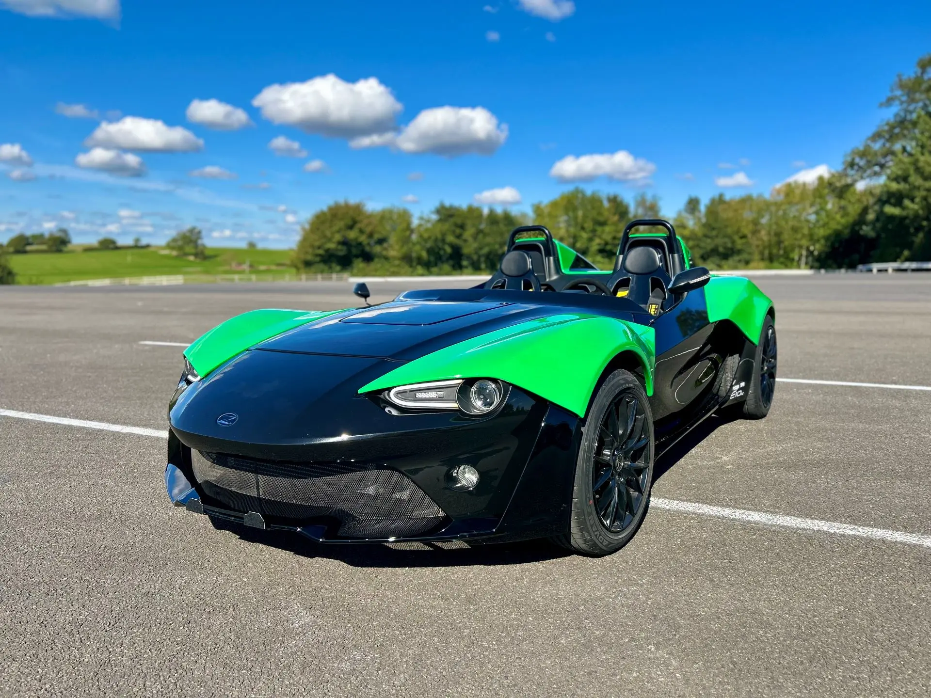 Zenos E10 Returns: Lightweight British Ingenuity Meets Next-Level Performance