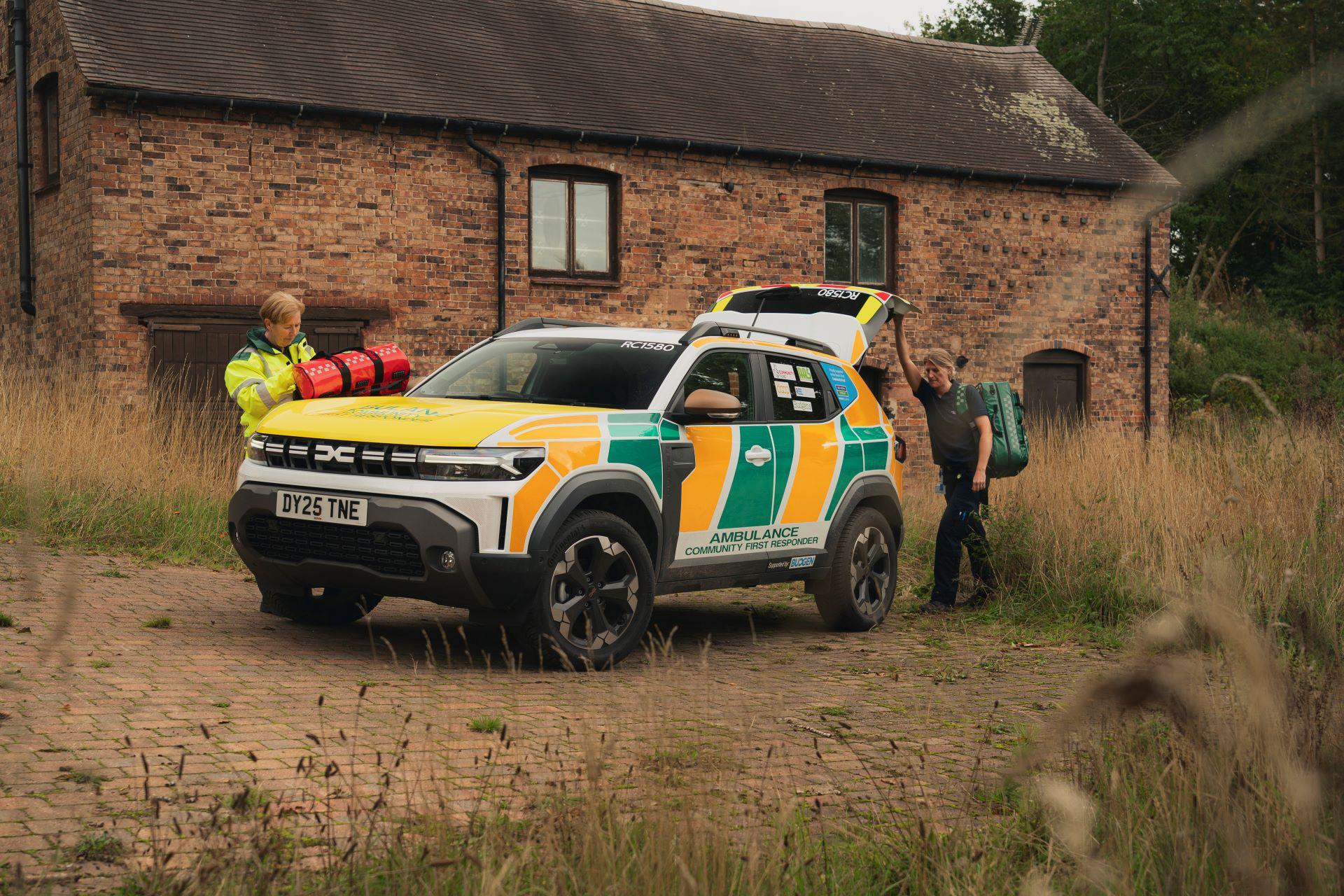Bridgnorth Community First Responders Celebrate 25 Years of Service with New Dacia Duster 4×4