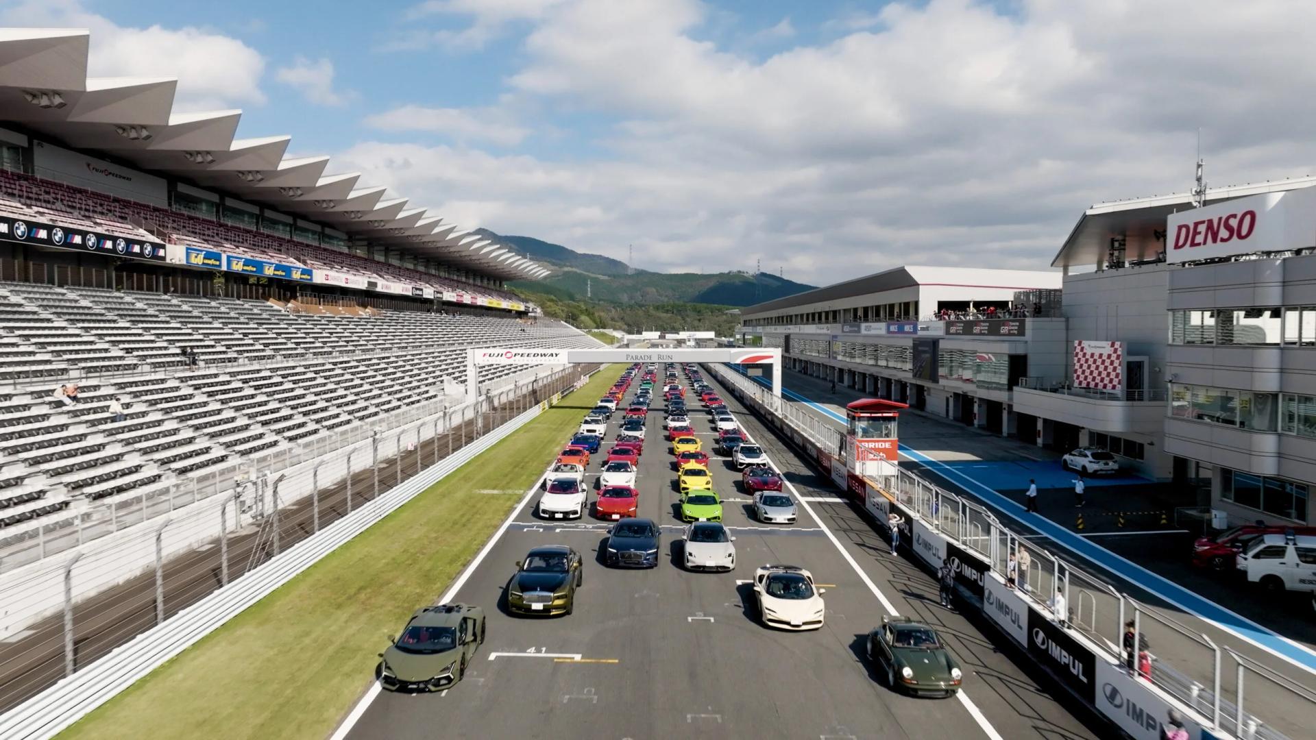 Porsche 911 Carrera Coupe Reimagined by Singer Makes Its Debut in Japan