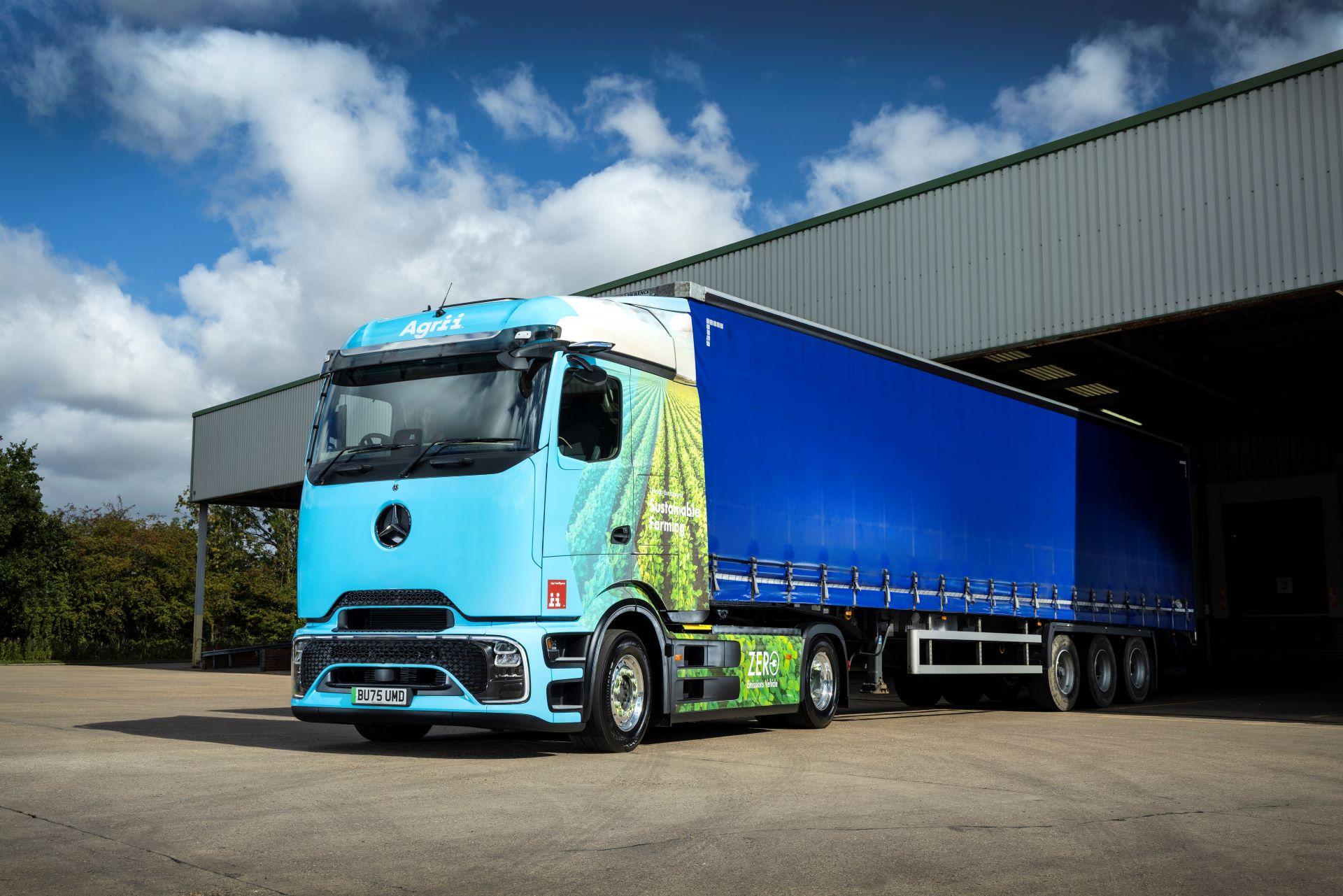 Agrii Becomes One of the First UK Operators to Deploy the All-Electric Mercedes-Benz eActros 600