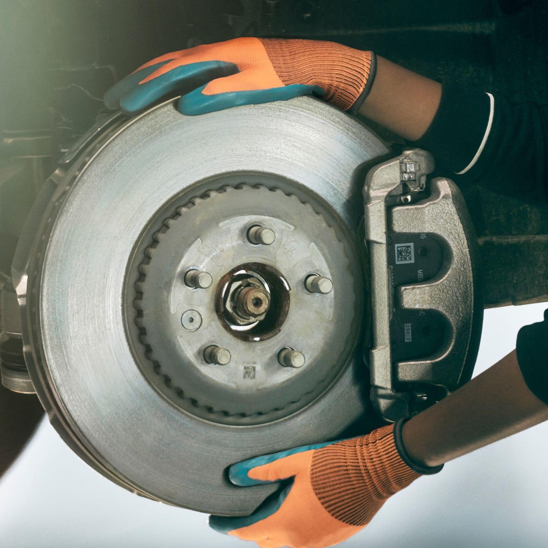 Range Rover Launches 2025 “Holiday Heroes” Campaign to Keep South African Drivers Safe This Festive Season