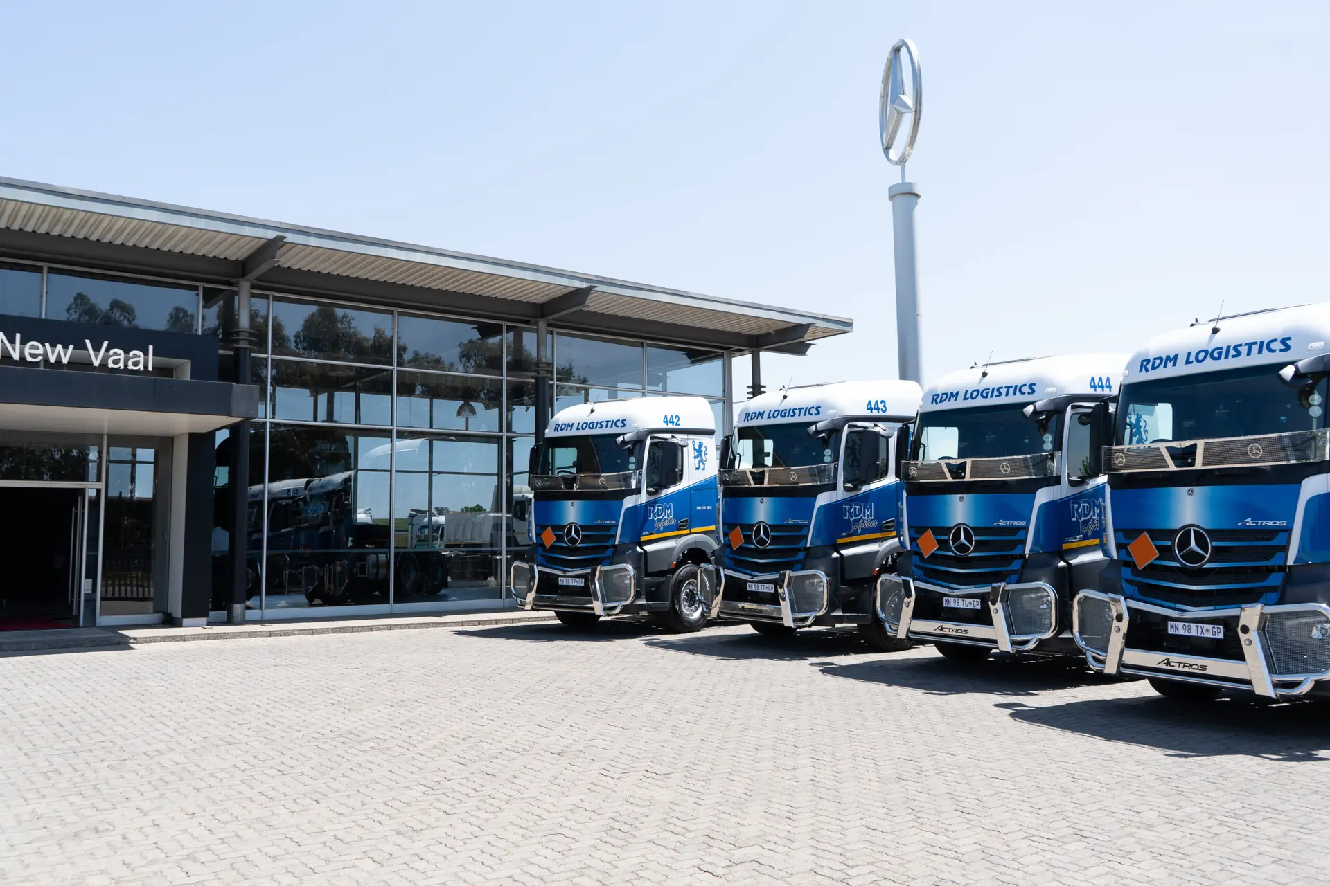 RDM Logistics Celebrates 100th Truck Milestone with Mercedes-Benz