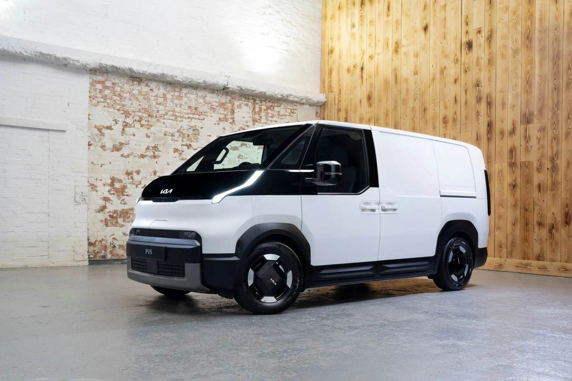 Kia PV5 Cargo Named Double Winner at 2026 What Van? Awards as Momentum Builds Behind PBV Line-up