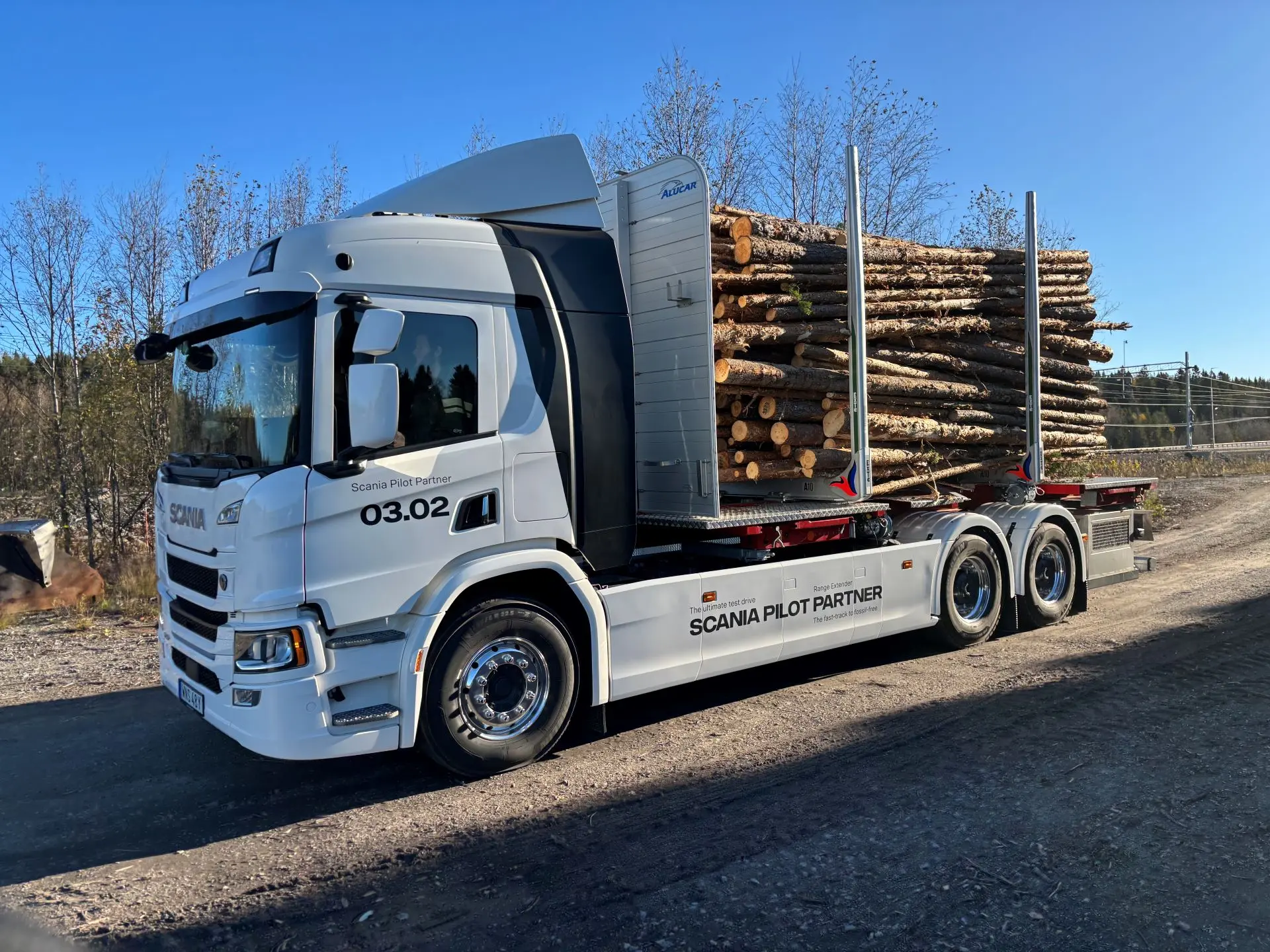 Scania and Horse Powertrain Put Range-Extended Hybrid Timber Truck to the Test in Sweden