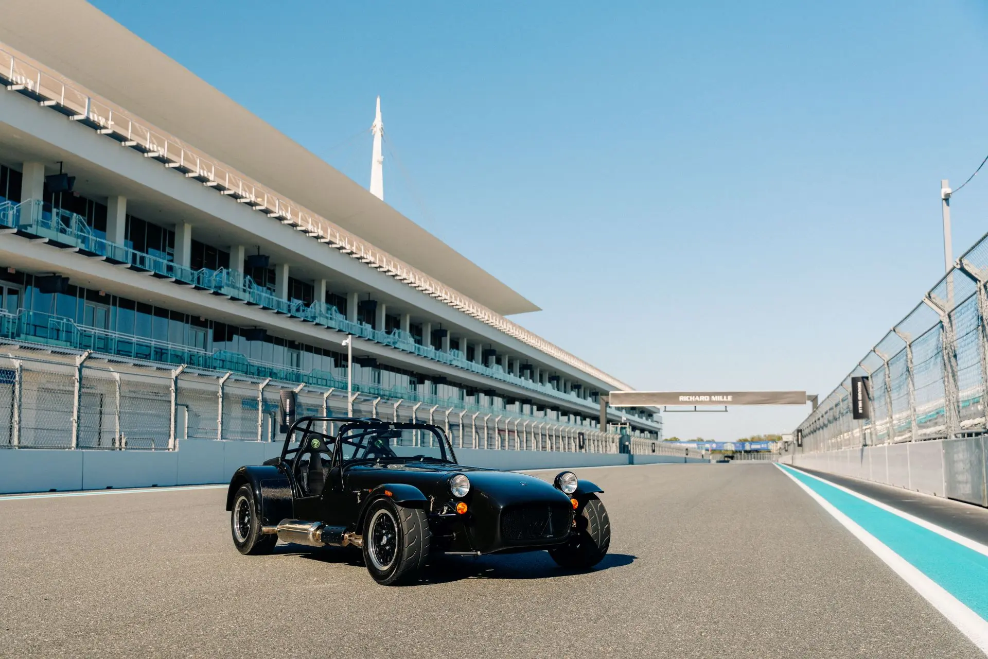 Caterham joins forces with precision drive club for exclusive miami track experience