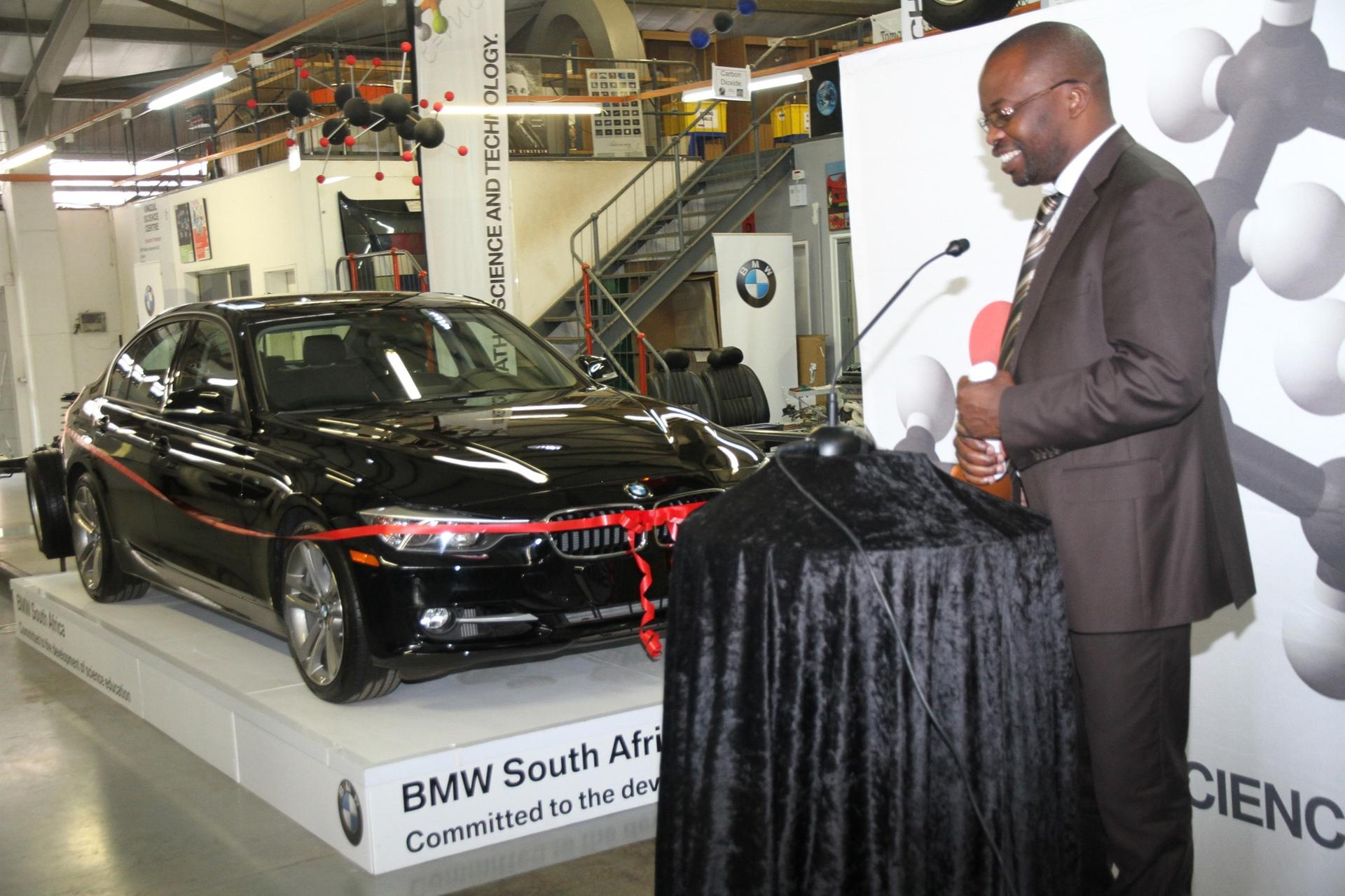 Department of Science and Technology and BMW South Africa promote maths and science at Unizul Science Centre