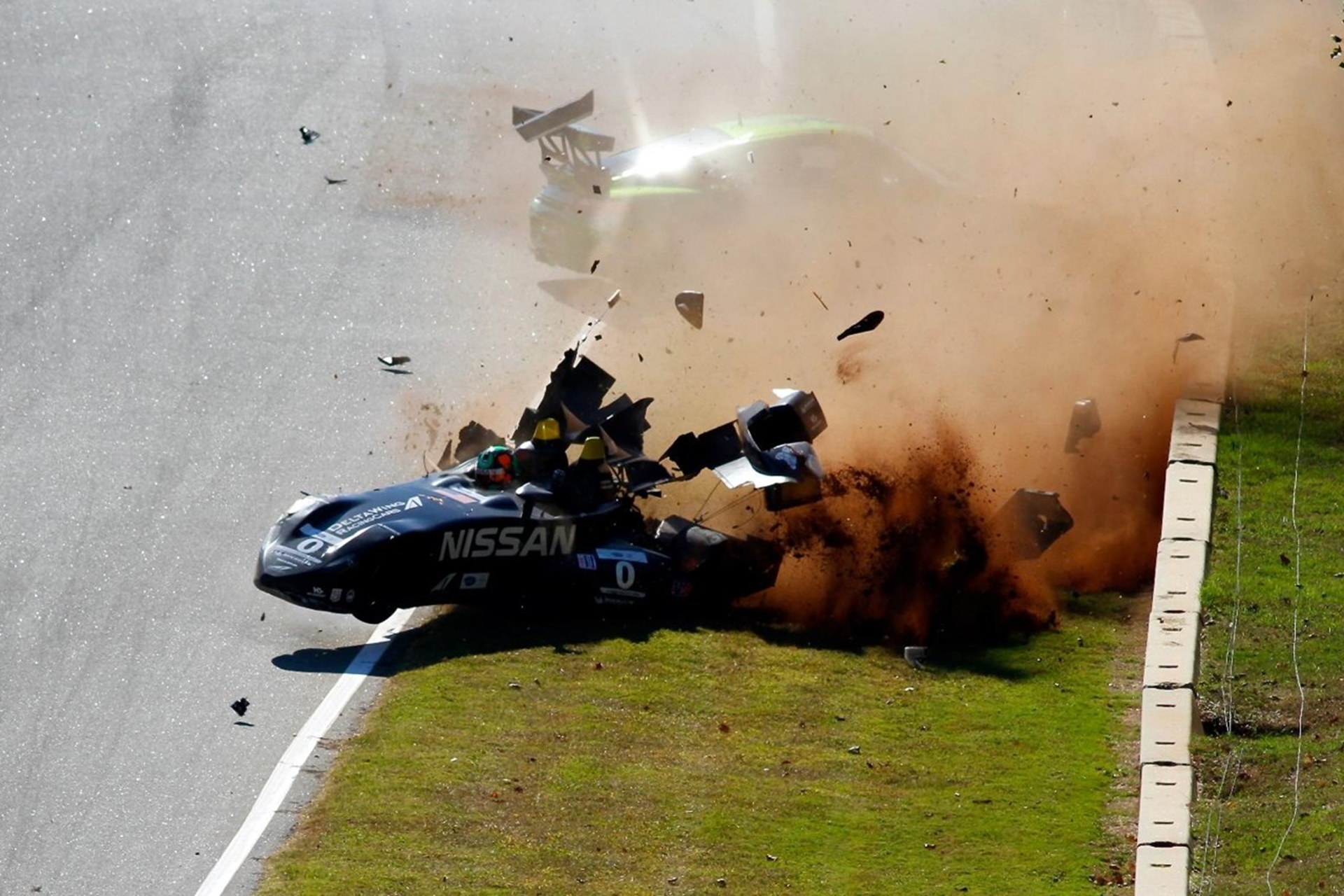 Nissan Deltawing Porche Crash