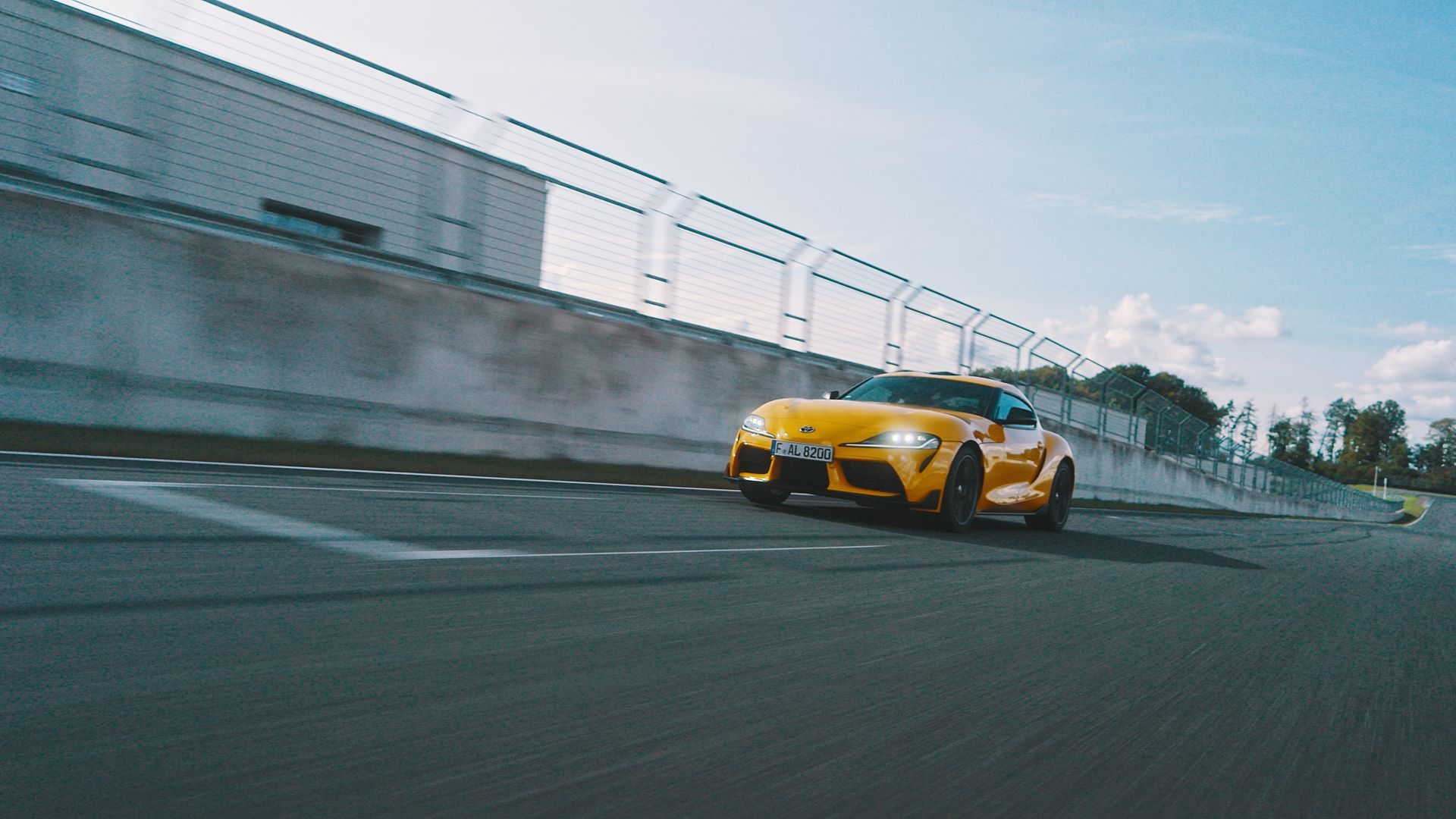 Falken unveils its first uuhp tyre for road and track in europe the azenis rs820