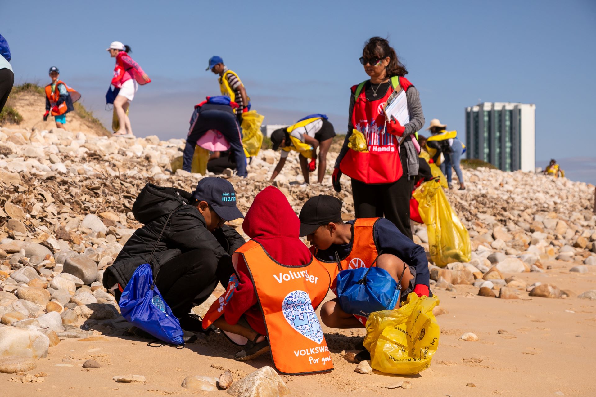 Vwsa employees roll up their sleeves to conserve the environment 1