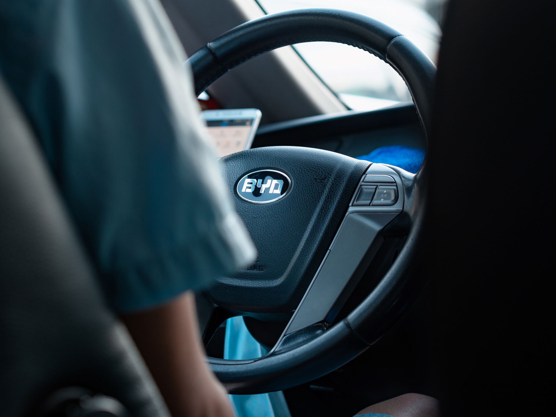 Byd blade battery clinches innovation of the year 2024 award from electrifying com