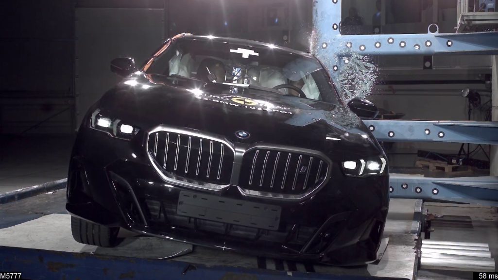 Top international marks for the vehicle safety of the new bmw 5 series saloon