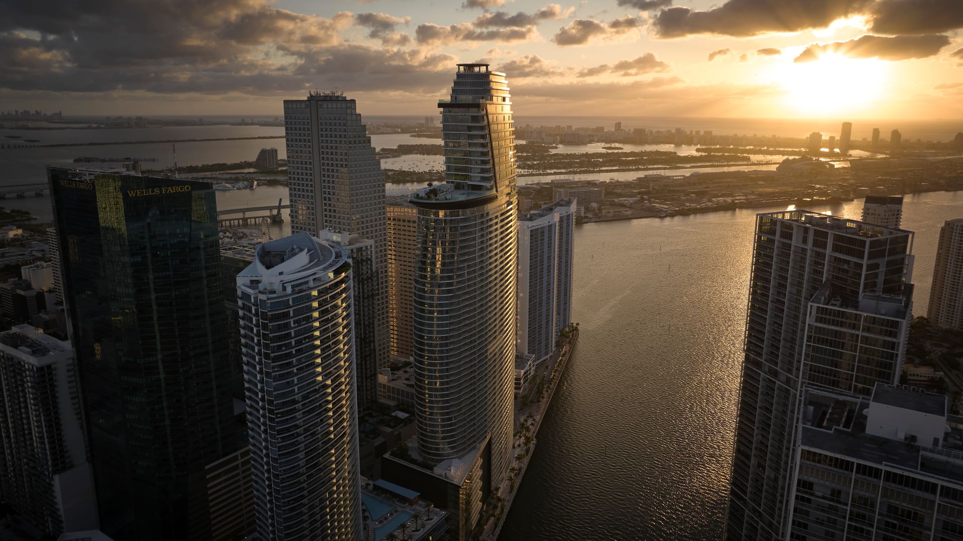 Aston Martin Unveils Luxury High-Rise in Miami, Setting New Standards ...