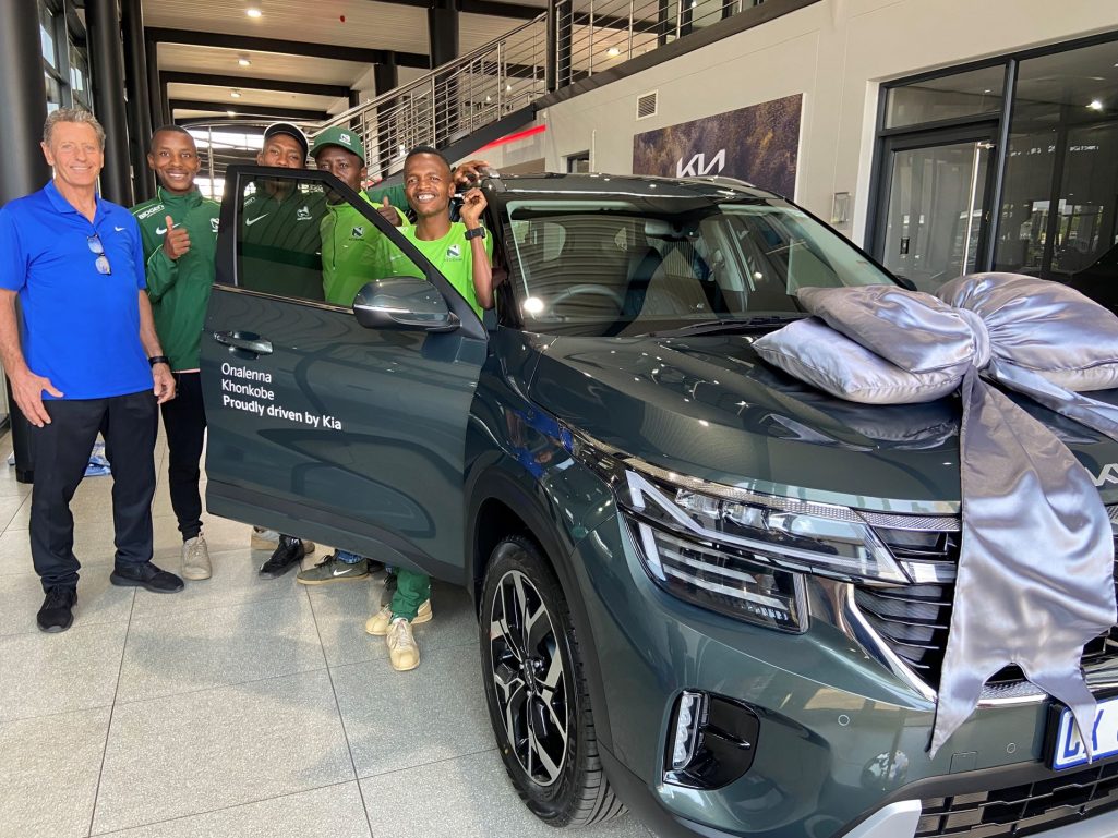 Kia South Africa Celebrates Two Oceans Marathon Champions 1