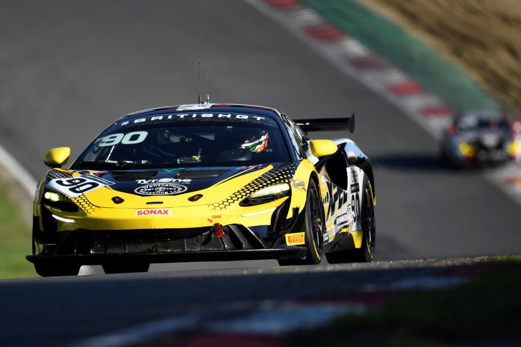 Mclaren Artura Dominates British Gt Championship A Historic Weekend For Optimum Motorsport
